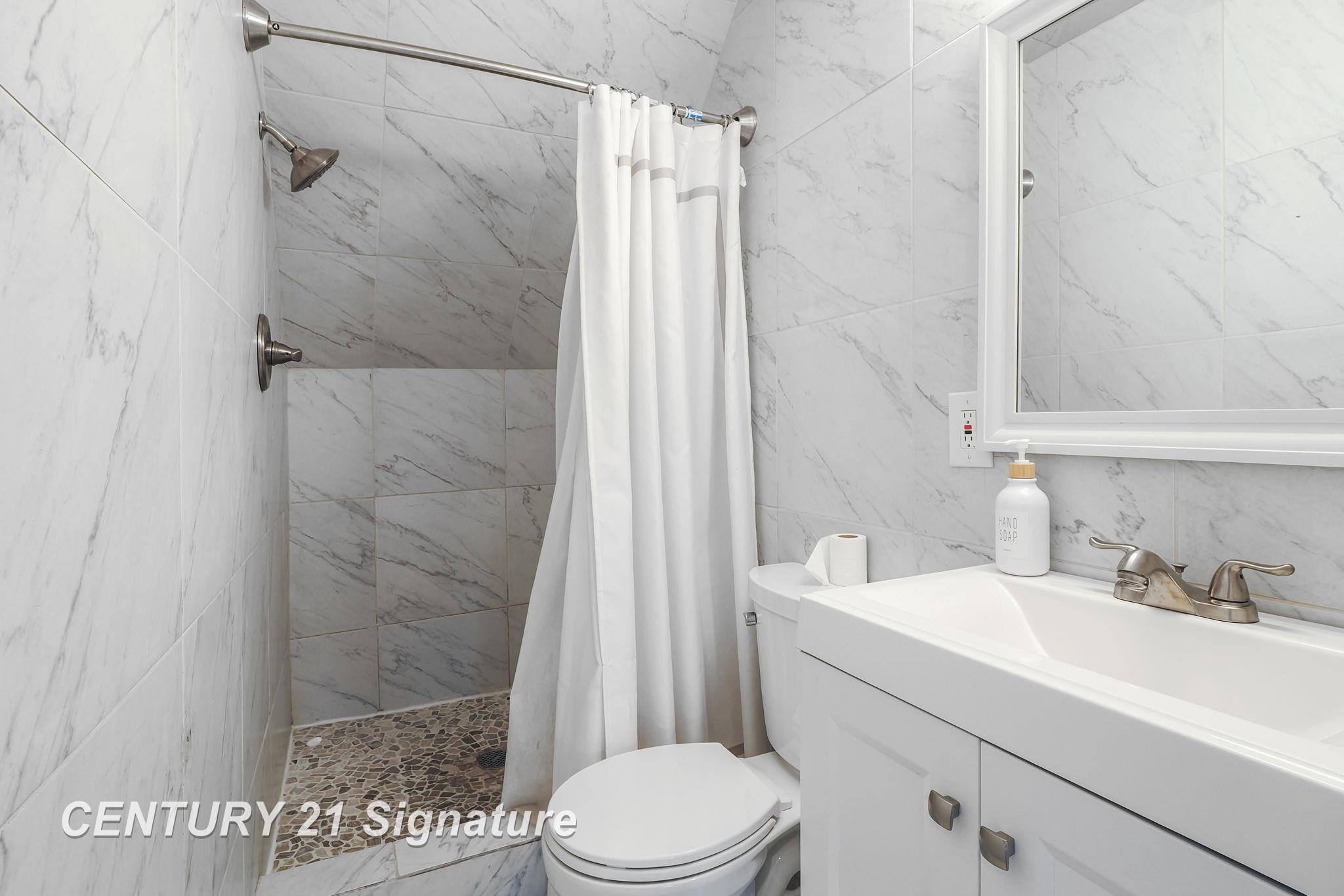 607 W Front Street, Traverse City, MI 49684 — Photo 33