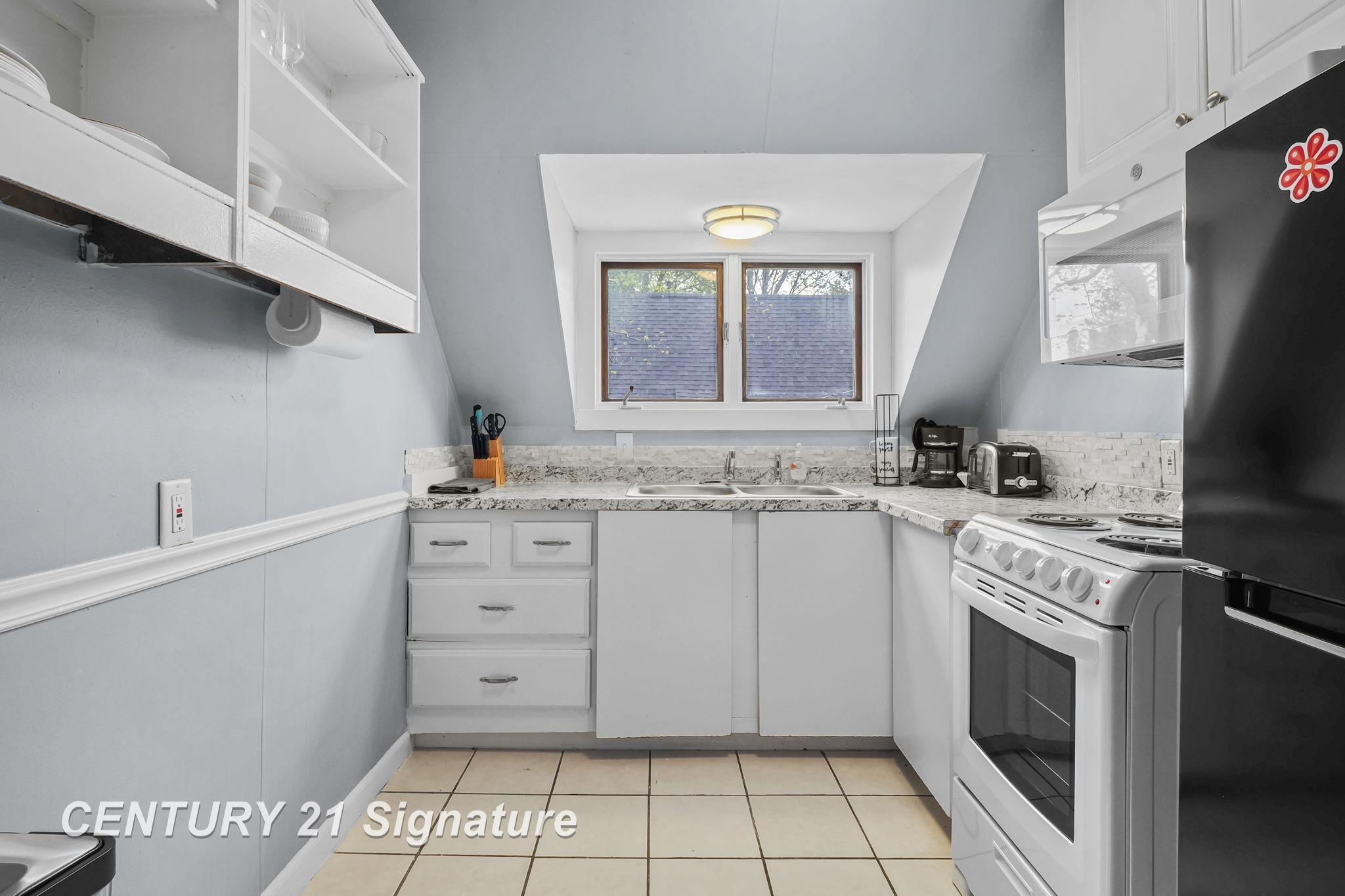 607 W Front Street, Traverse City, MI 49684 — Photo 34