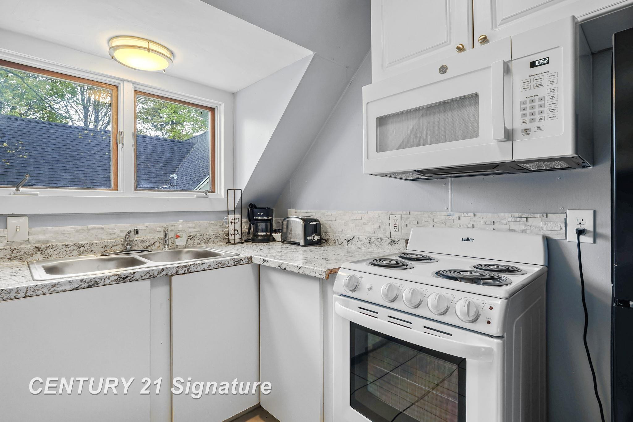 607 W Front Street, Traverse City, MI 49684 — Photo 35