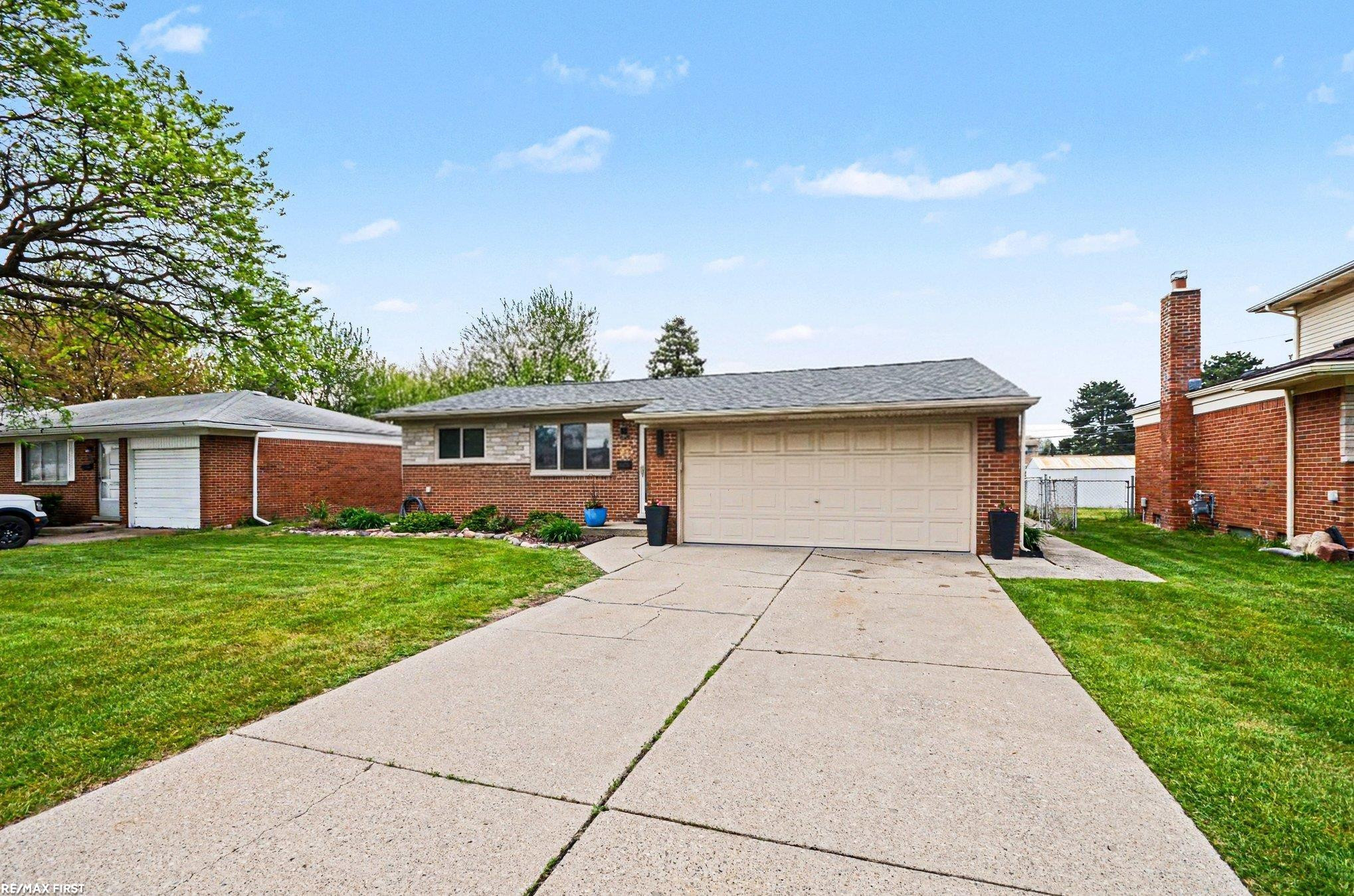 8124 Independence Drive, Sterling Heights, MI 48313 — Photo 2