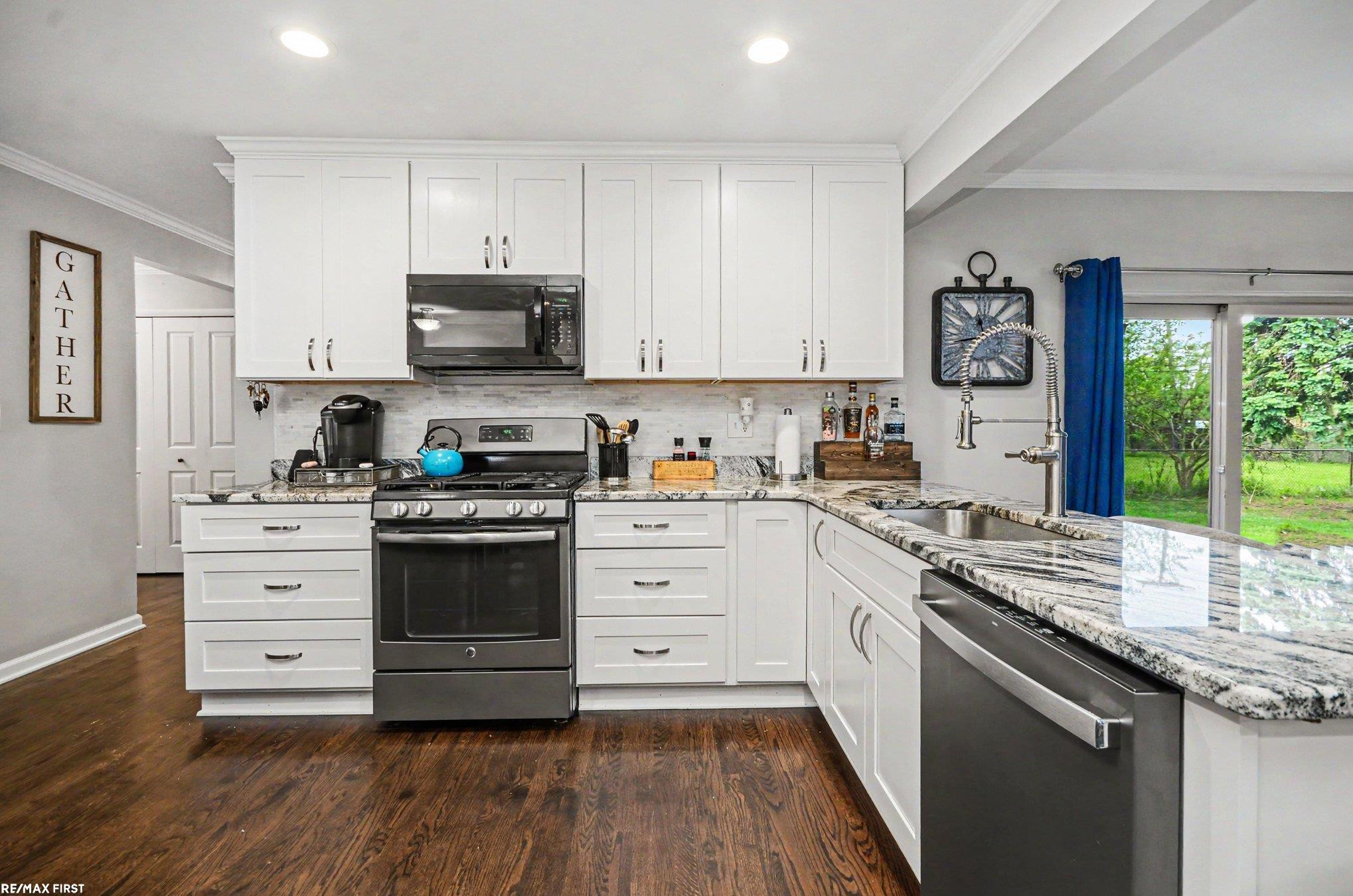 8124 Independence Drive, Sterling Heights, MI 48313 — Photo 14