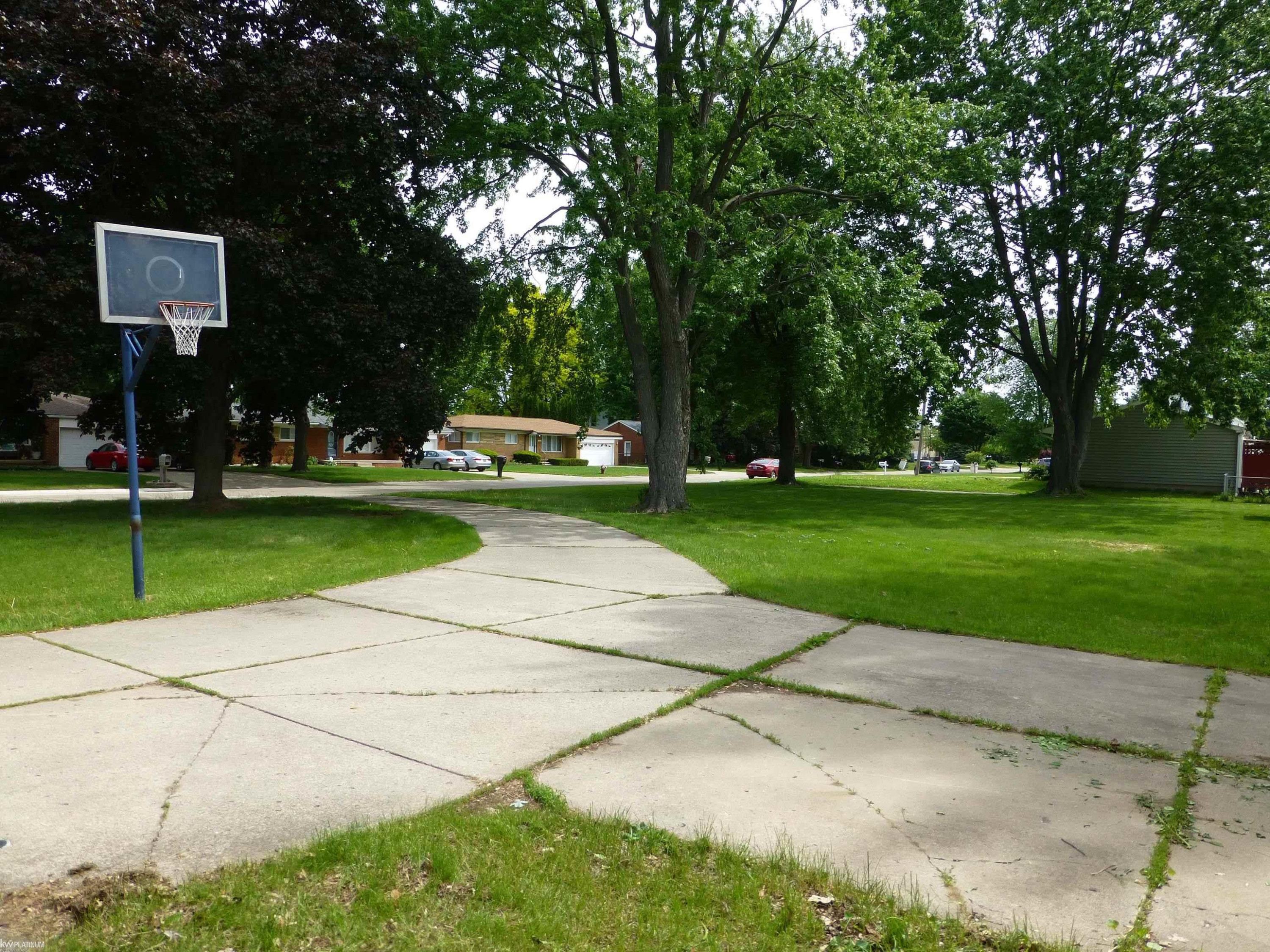 5544 Meadow View Street, Sterling Heights, MI 48310 — Photo 7