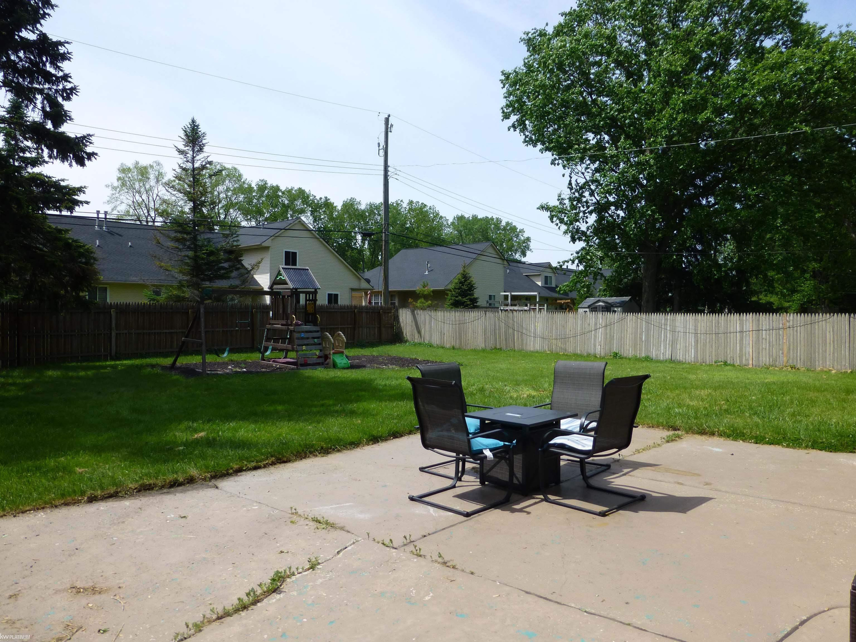 5544 Meadow View Street, Sterling Heights, MI 48310 — Photo 10
