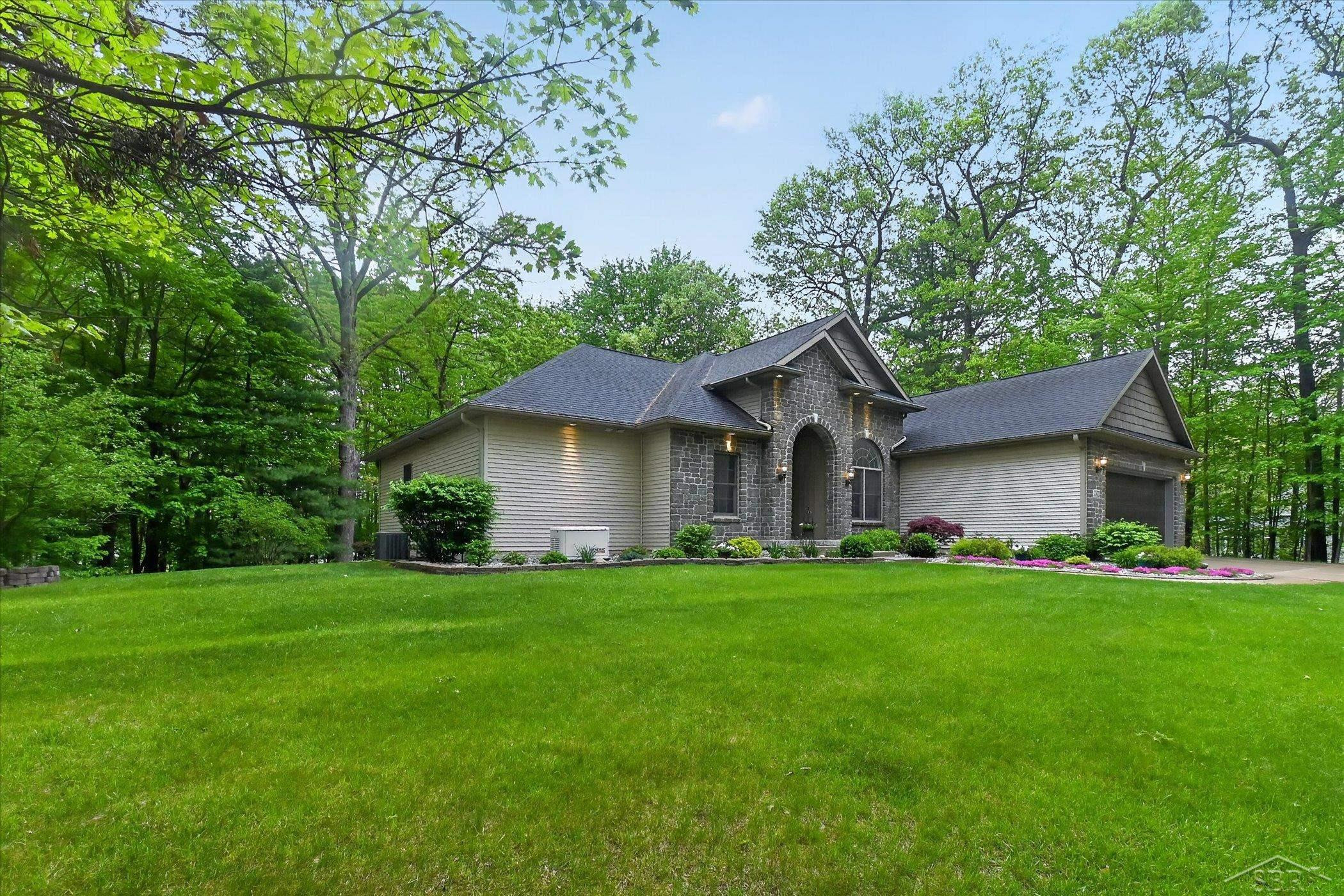 809 Rosewood Boulevard, Midland, MI 48640 — Photo 2