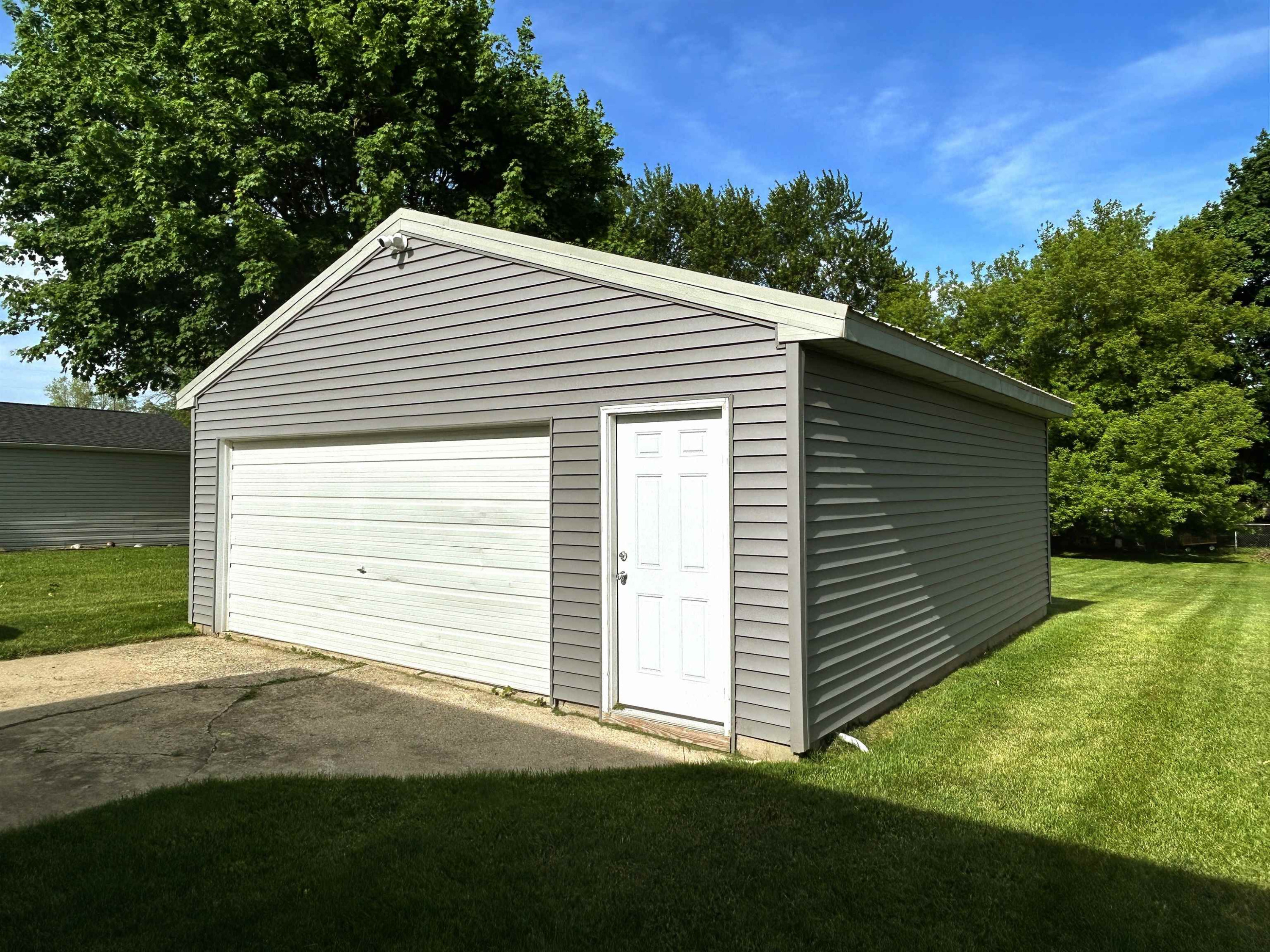 825 S Chestnut Street, Owosso, MI 48867 — Photo 4