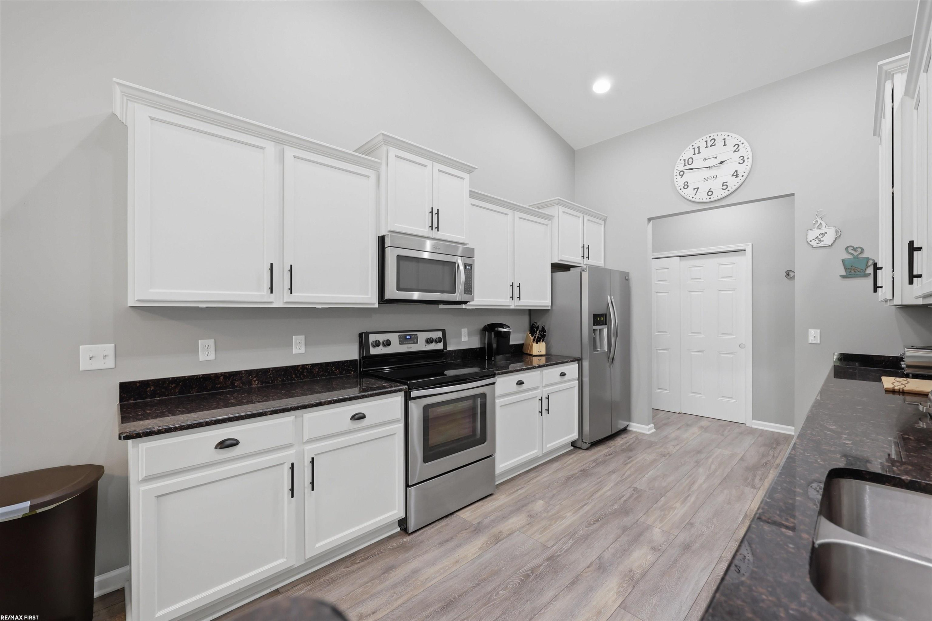 40478 Oakbrook Drive, Sterling Heights, MI 48310 — Photo 14