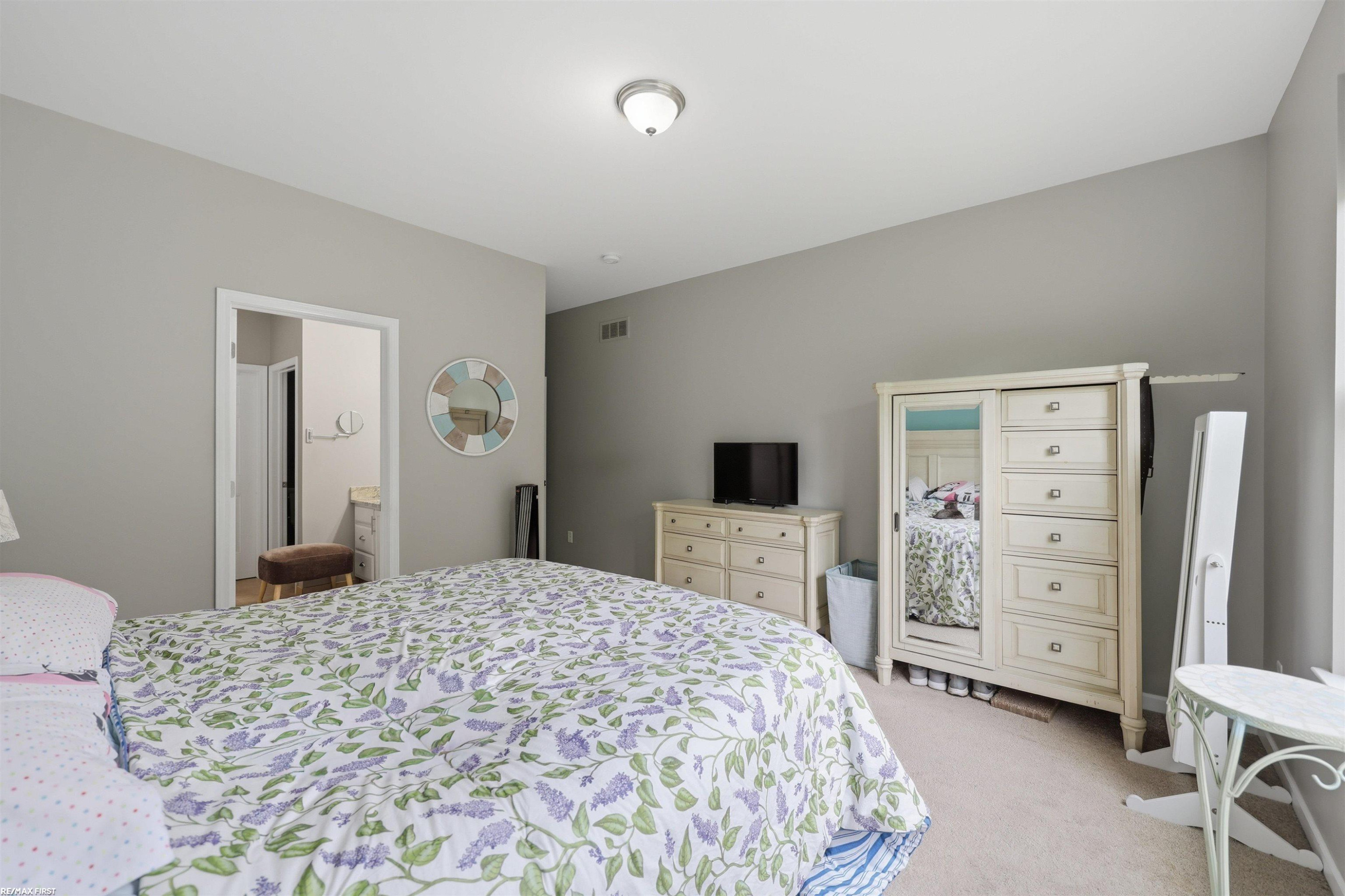 40478 Oakbrook Drive, Sterling Heights, MI 48310 — Photo 17