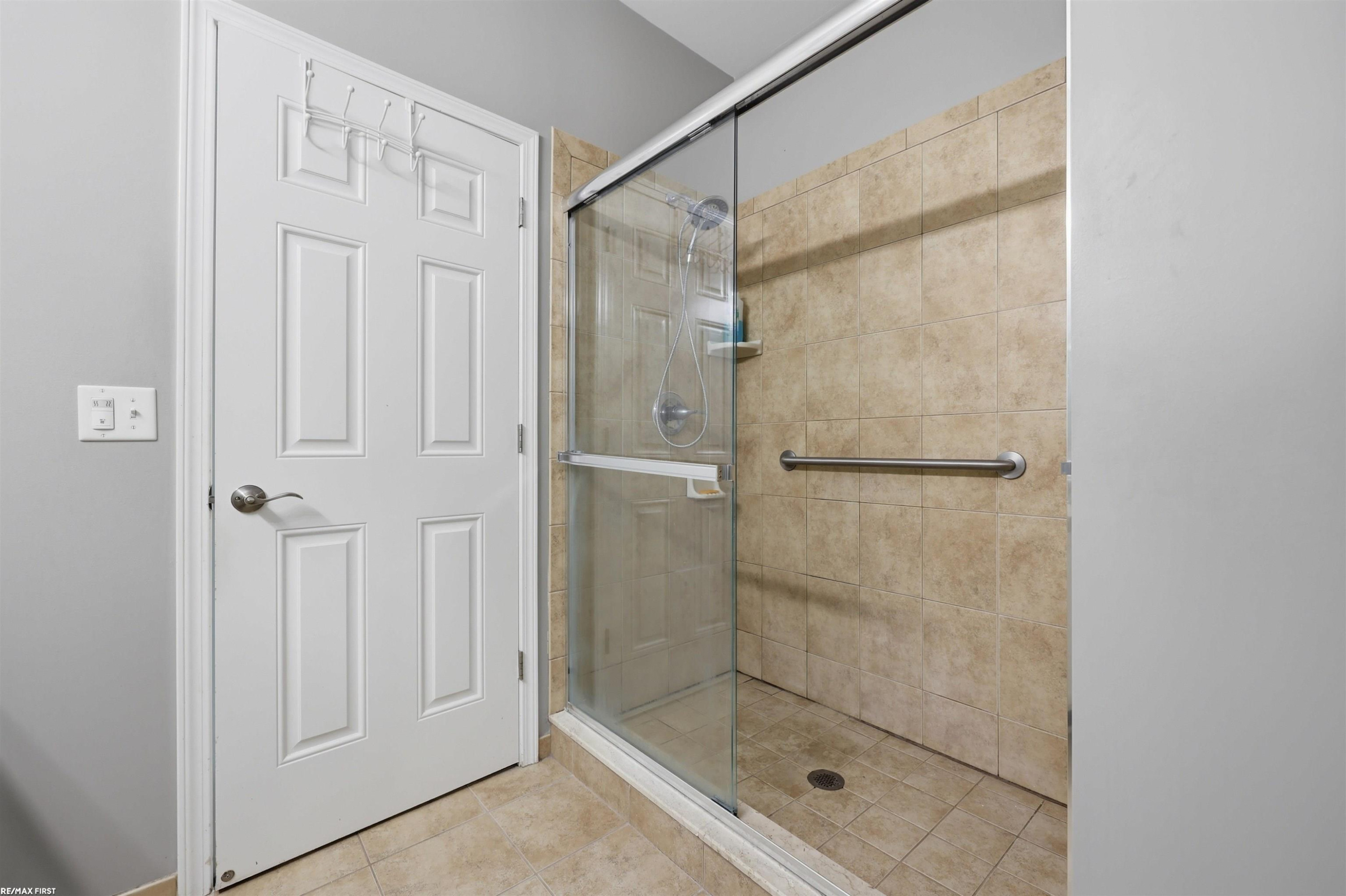 40478 Oakbrook Drive, Sterling Heights, MI 48310 — Photo 19