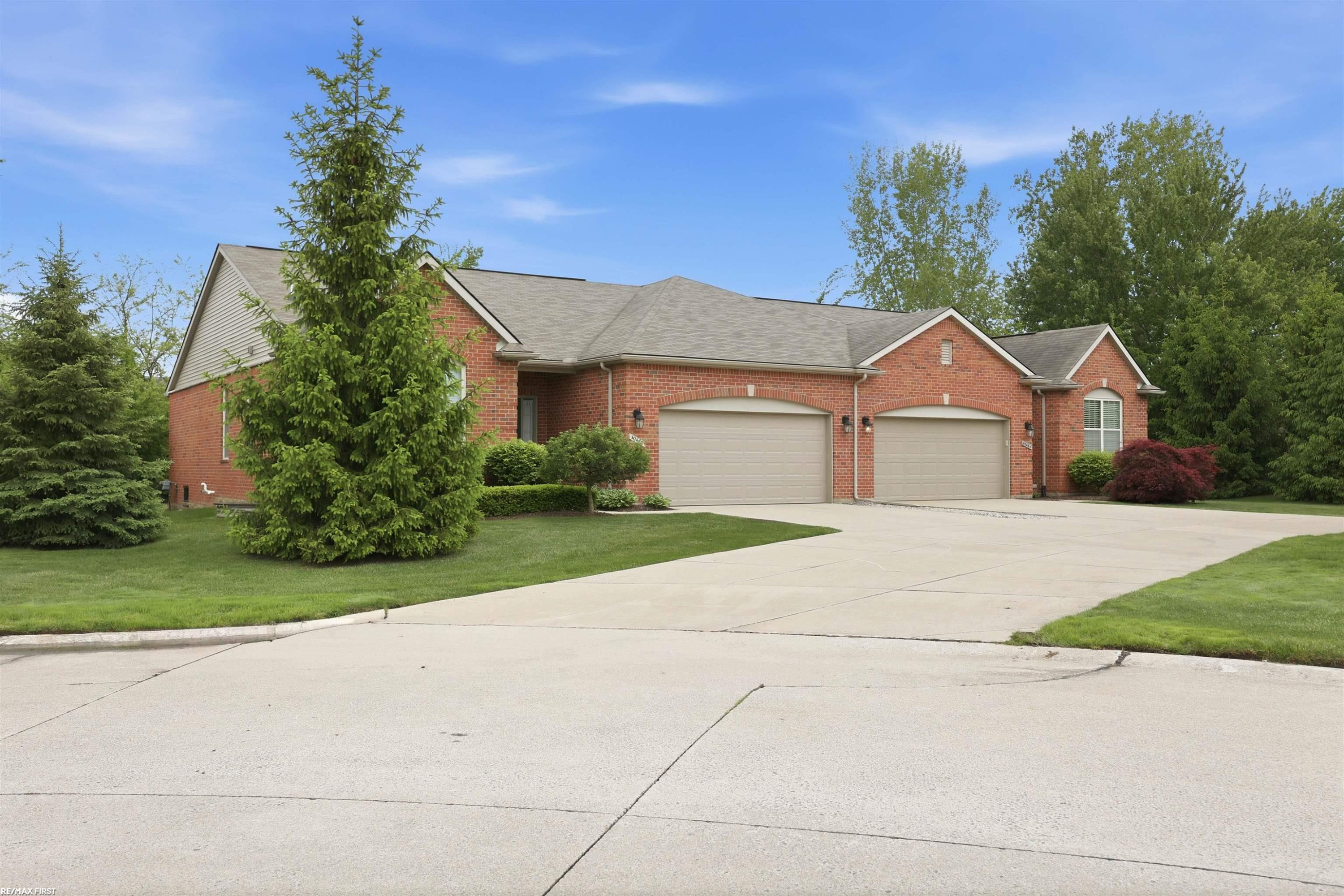 40478 Oakbrook Drive, Sterling Heights, MI 48310 — Photo 36