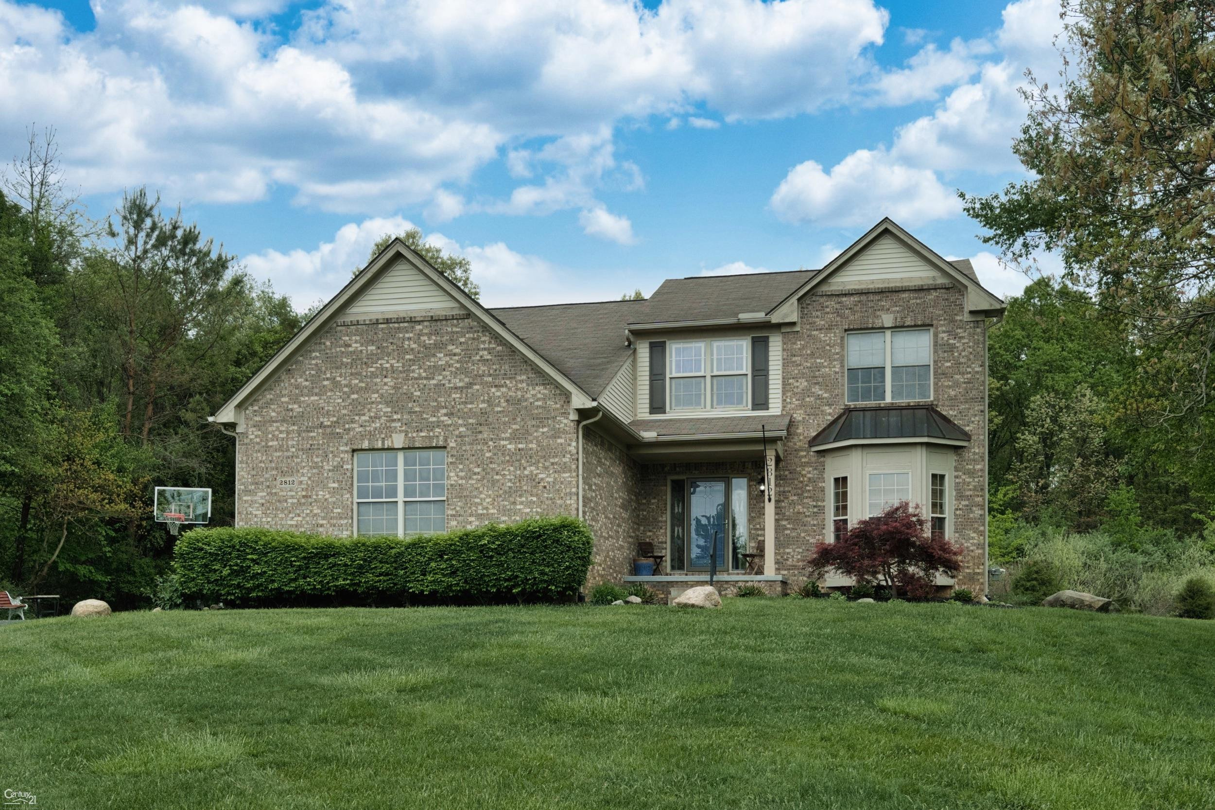 2812 Steeplechase Street, Highland, MI — front exterior