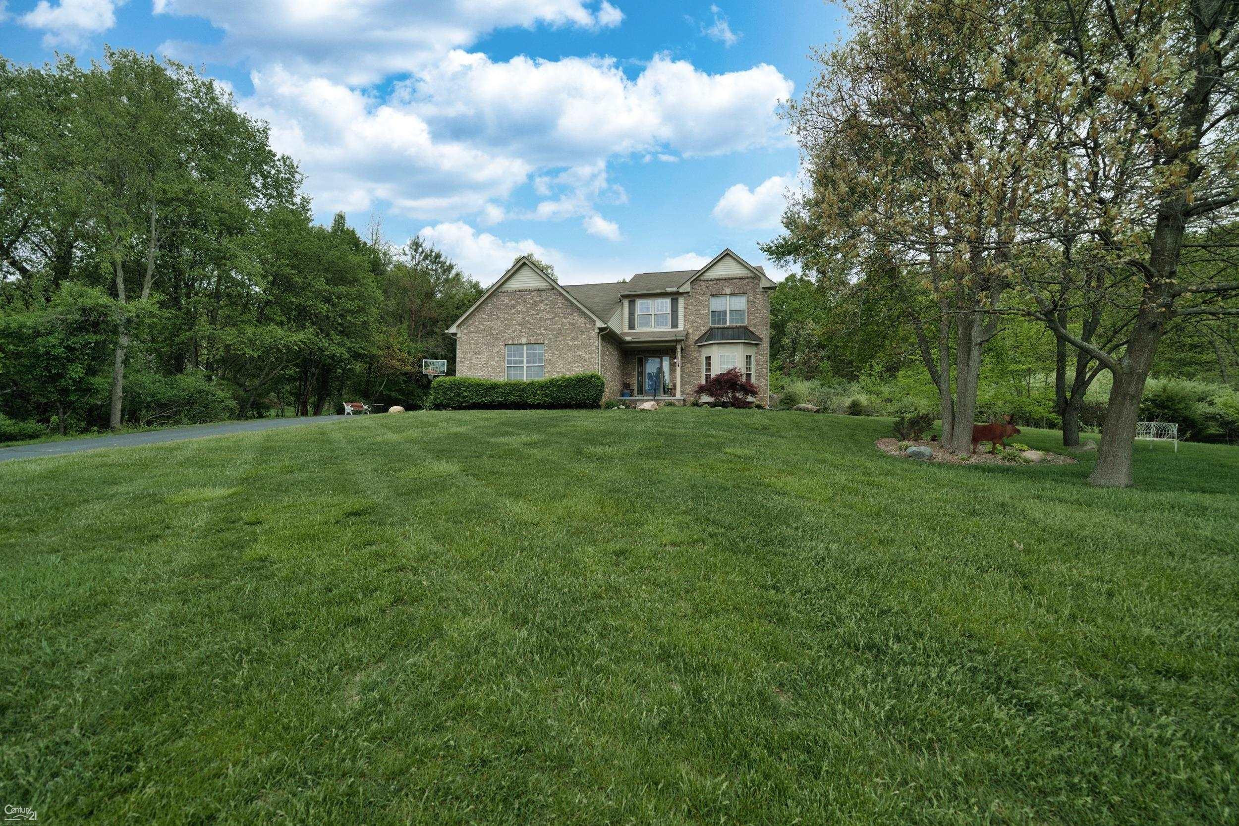 2812 Steeplechase Street, Highland, MI — Photo 2