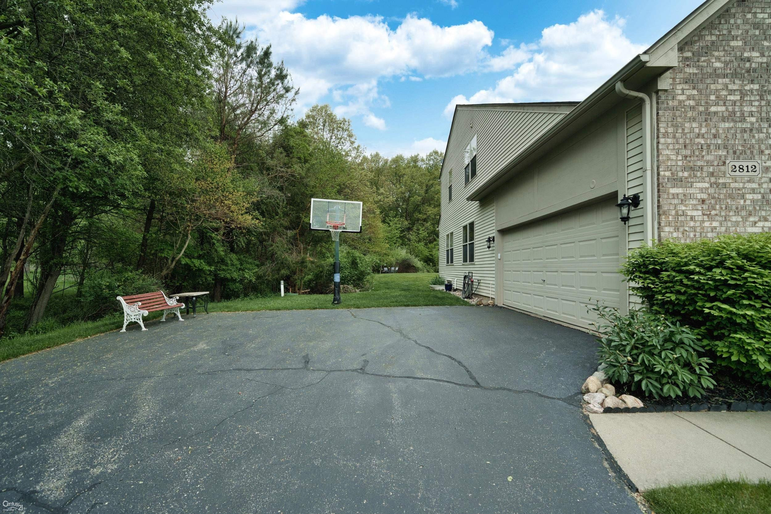 2812 Steeplechase Street, Highland, MI — Photo 5