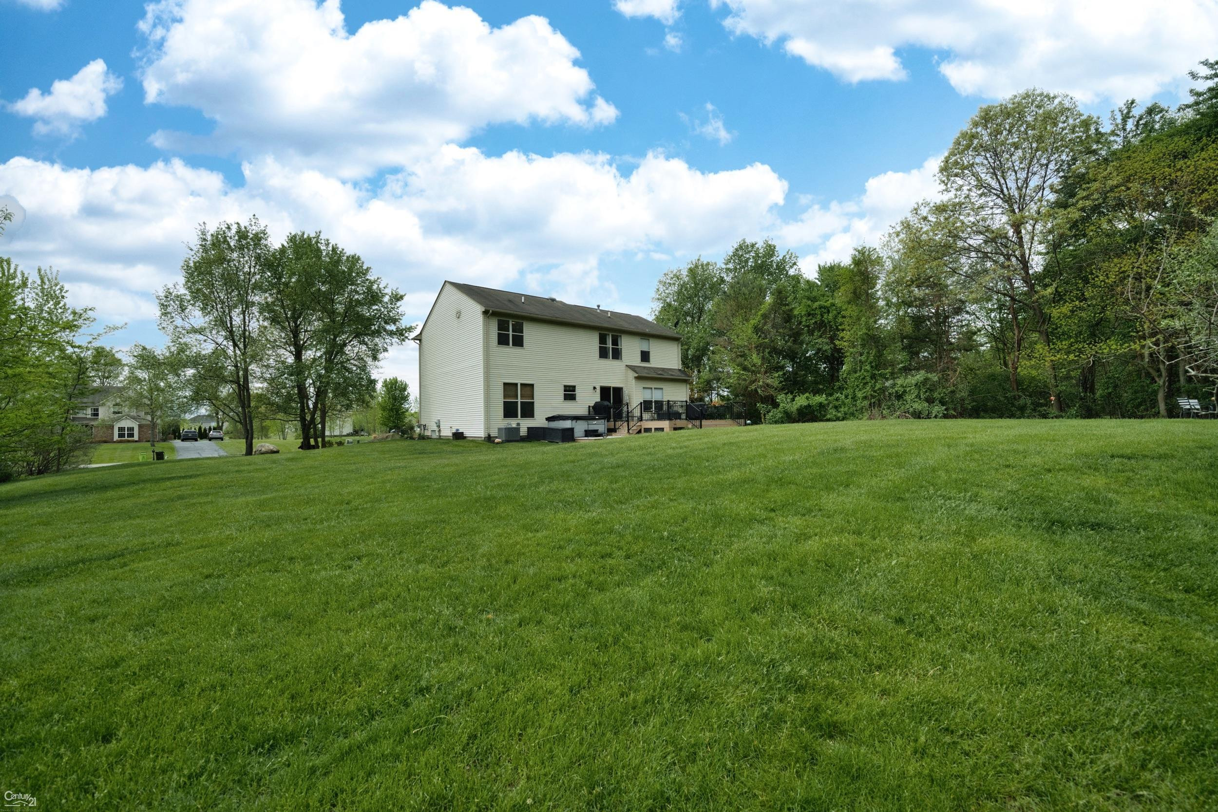 2812 Steeplechase Street, Highland, MI — Photo 9