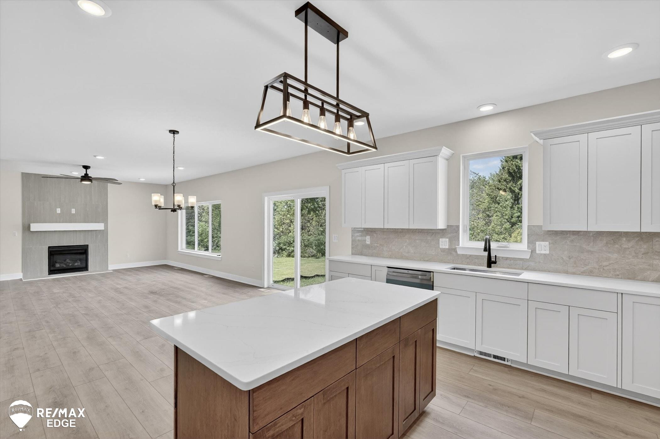 8100 Peninsula Circle, Grand Blanc, MI 48439 — Photo 13