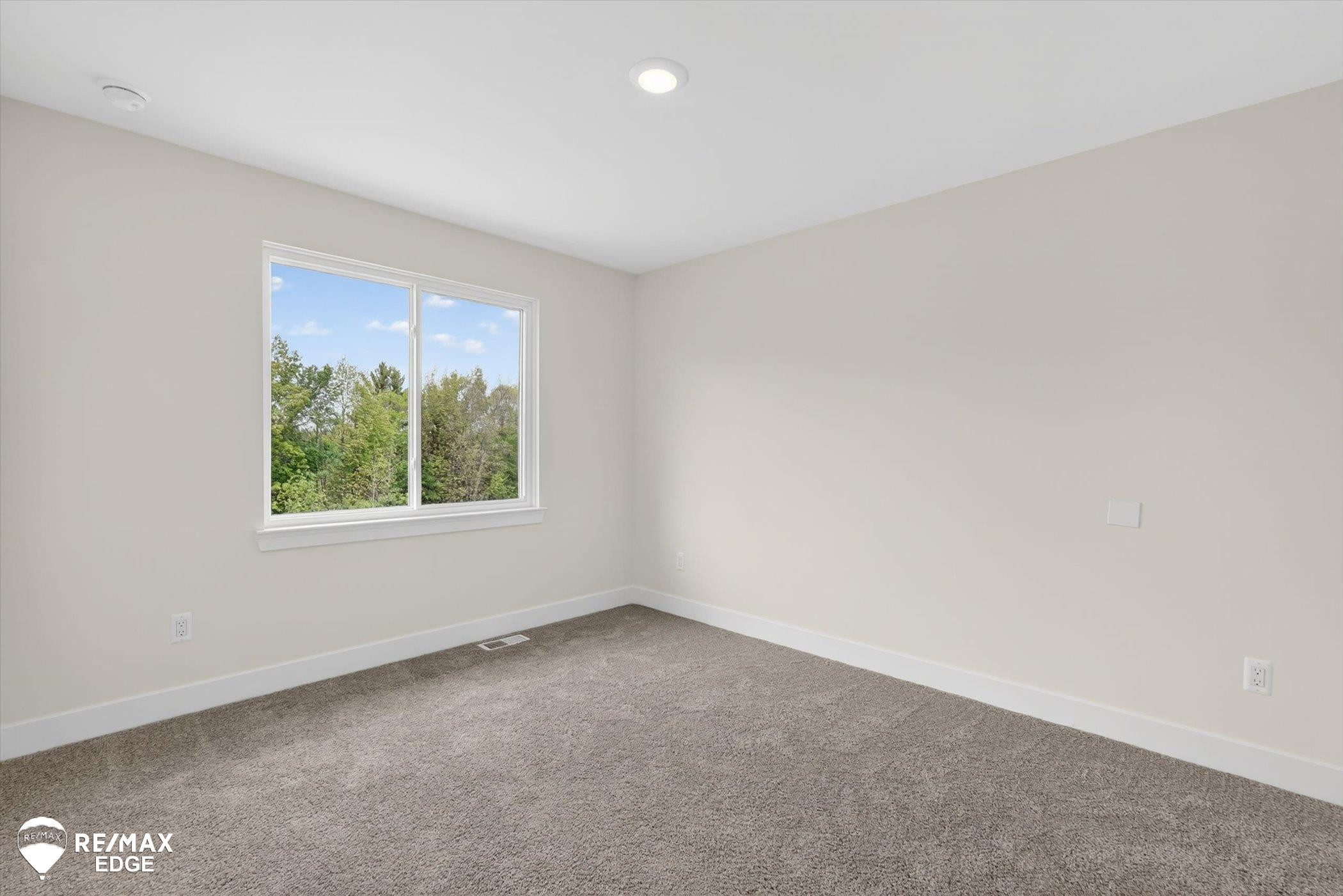 8100 Peninsula Circle, Grand Blanc, MI 48439 — Photo 25