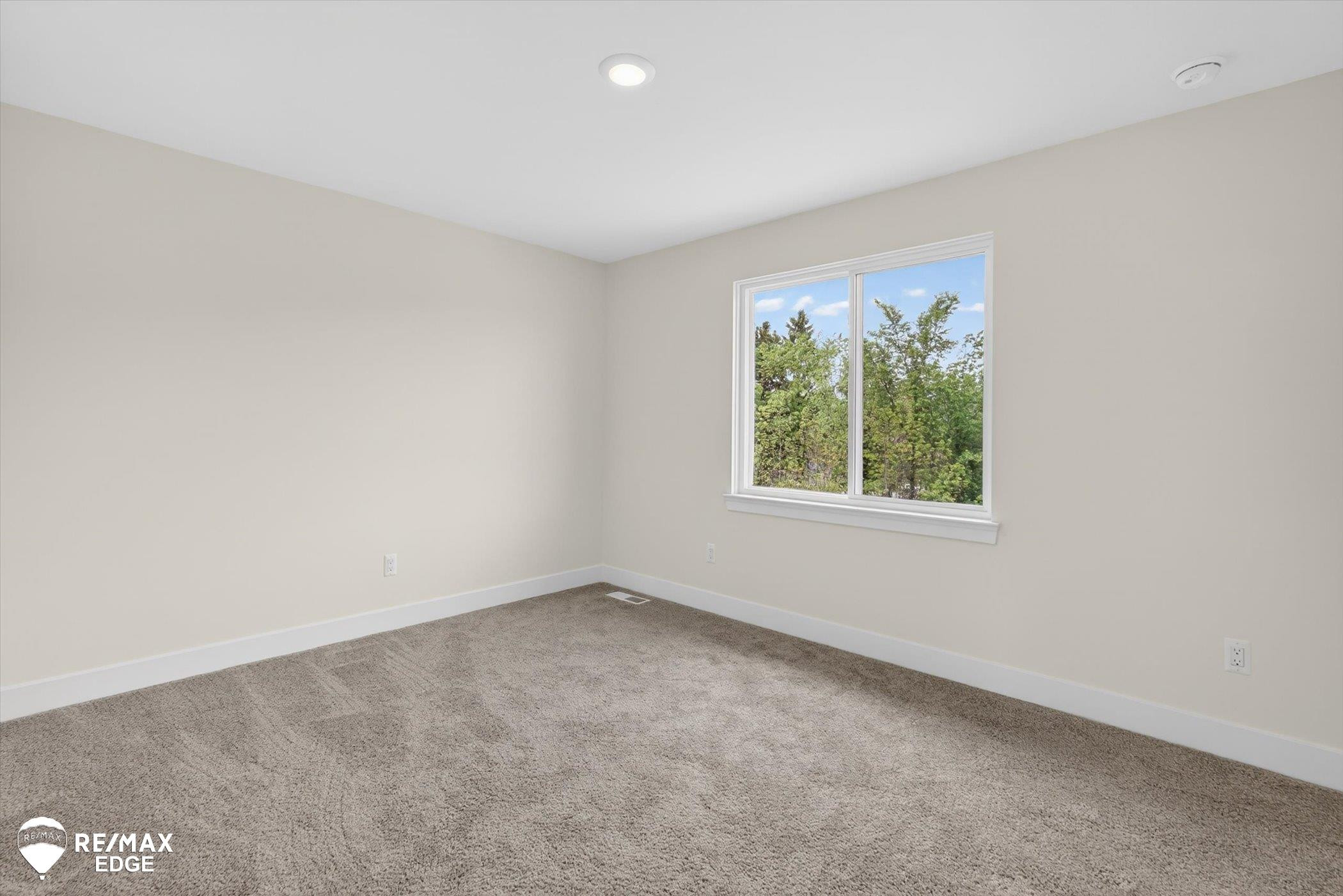 8100 Peninsula Circle, Grand Blanc, MI 48439 — Photo 32