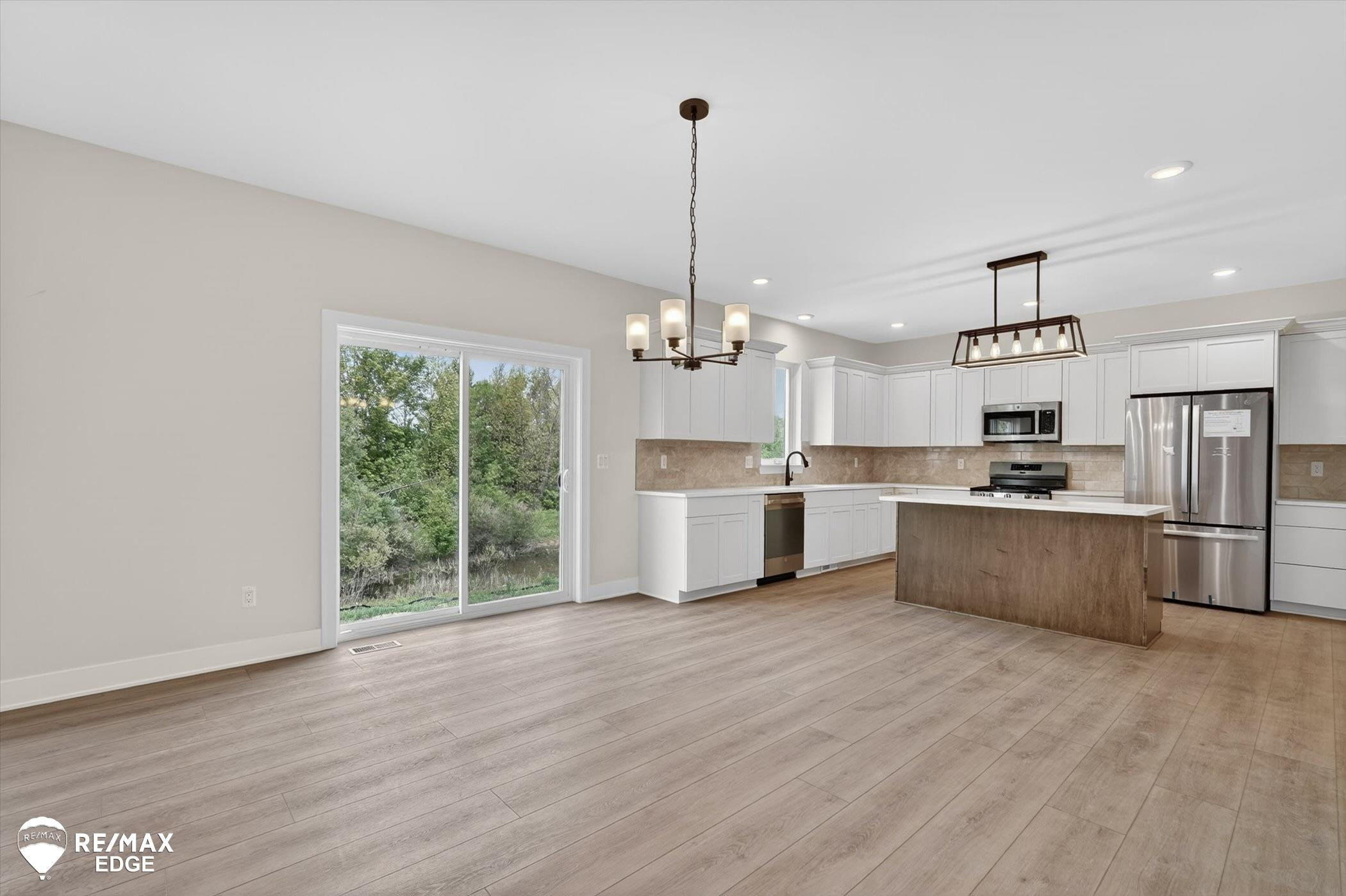 8100 Peninsula Circle, Grand Blanc, MI 48439 — Photo 9