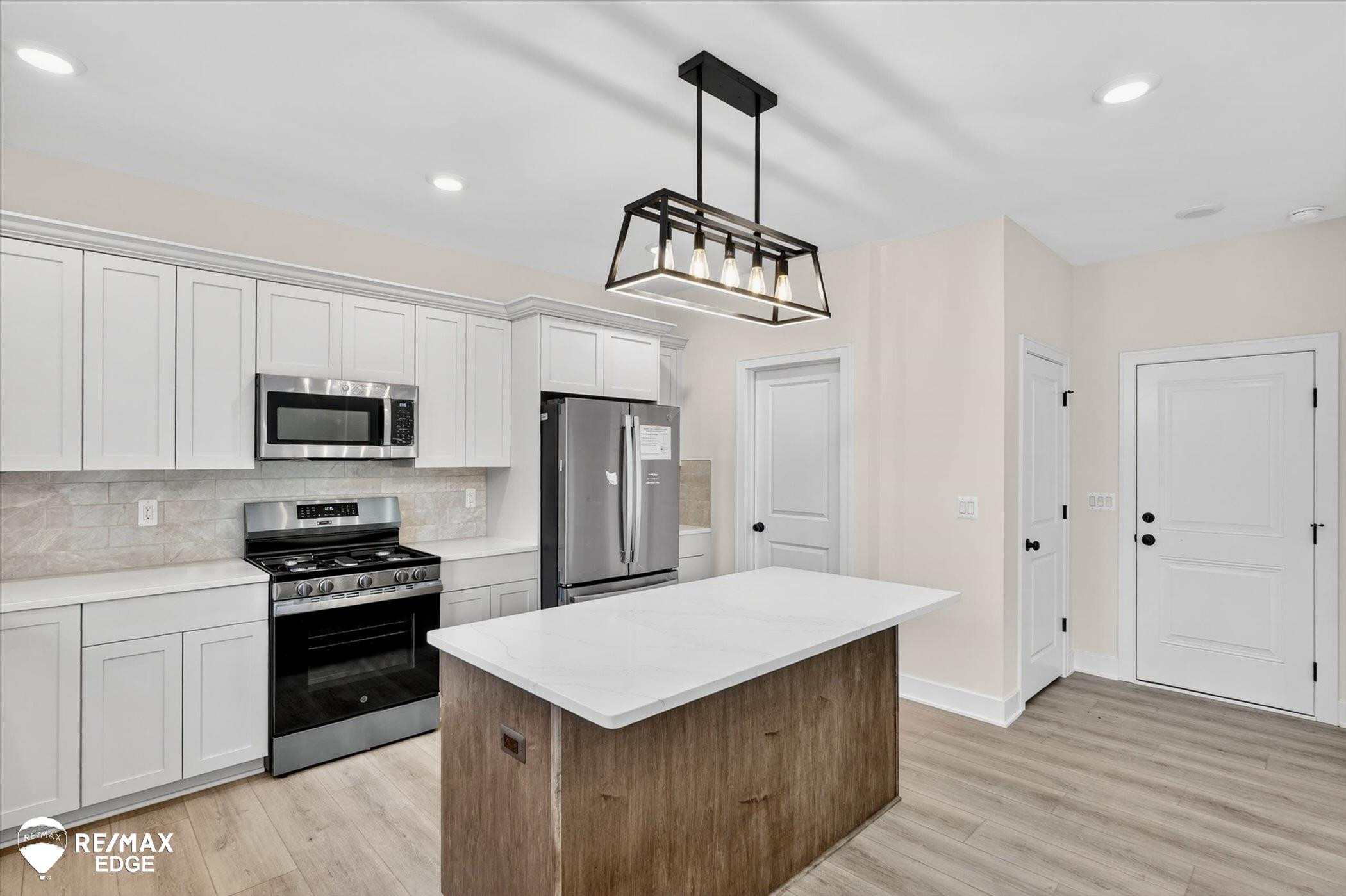 8100 Peninsula Circle, Grand Blanc, MI 48439 — Photo 11