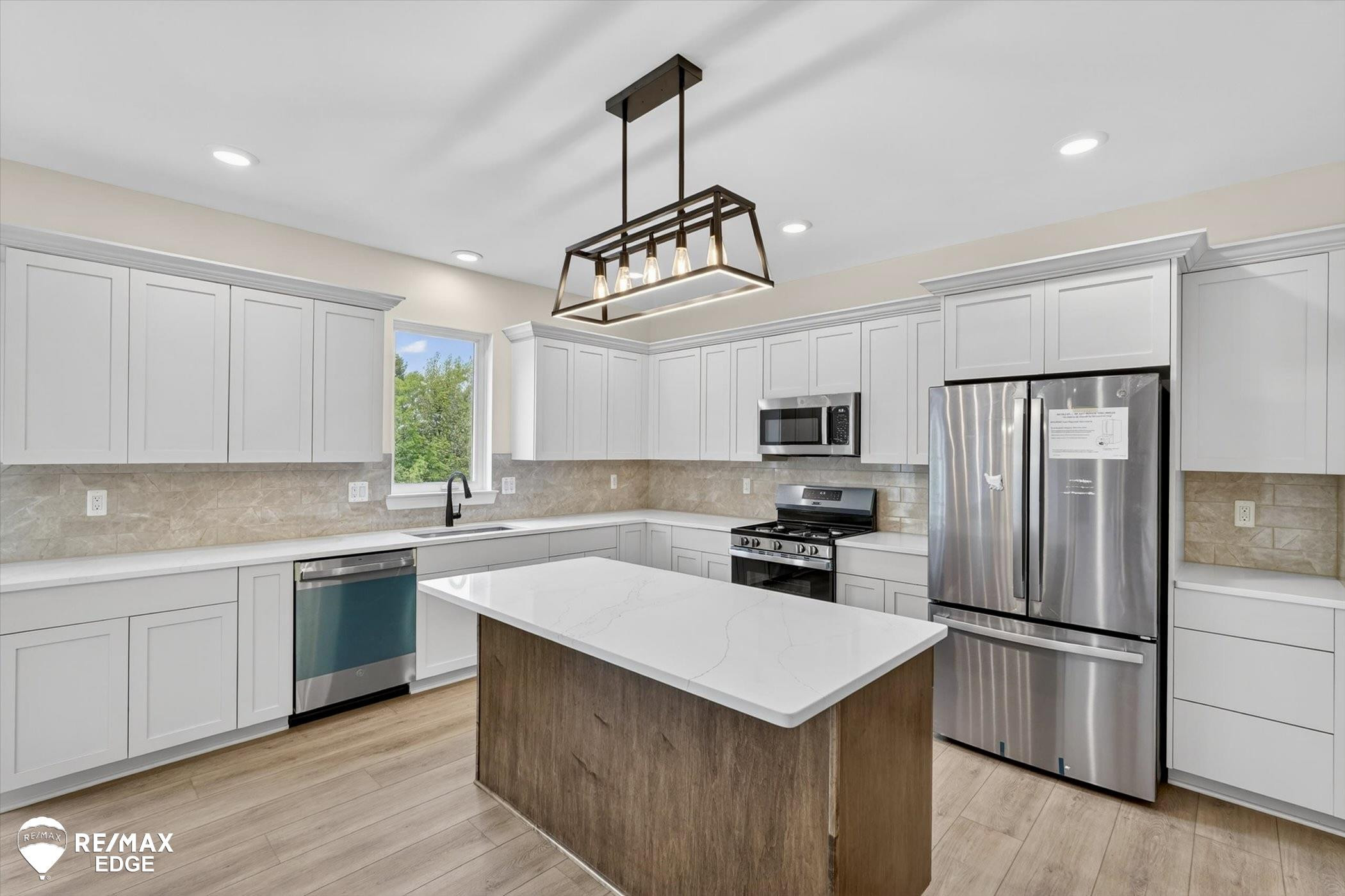 8100 Peninsula Circle, Grand Blanc, MI 48439 — Photo 12