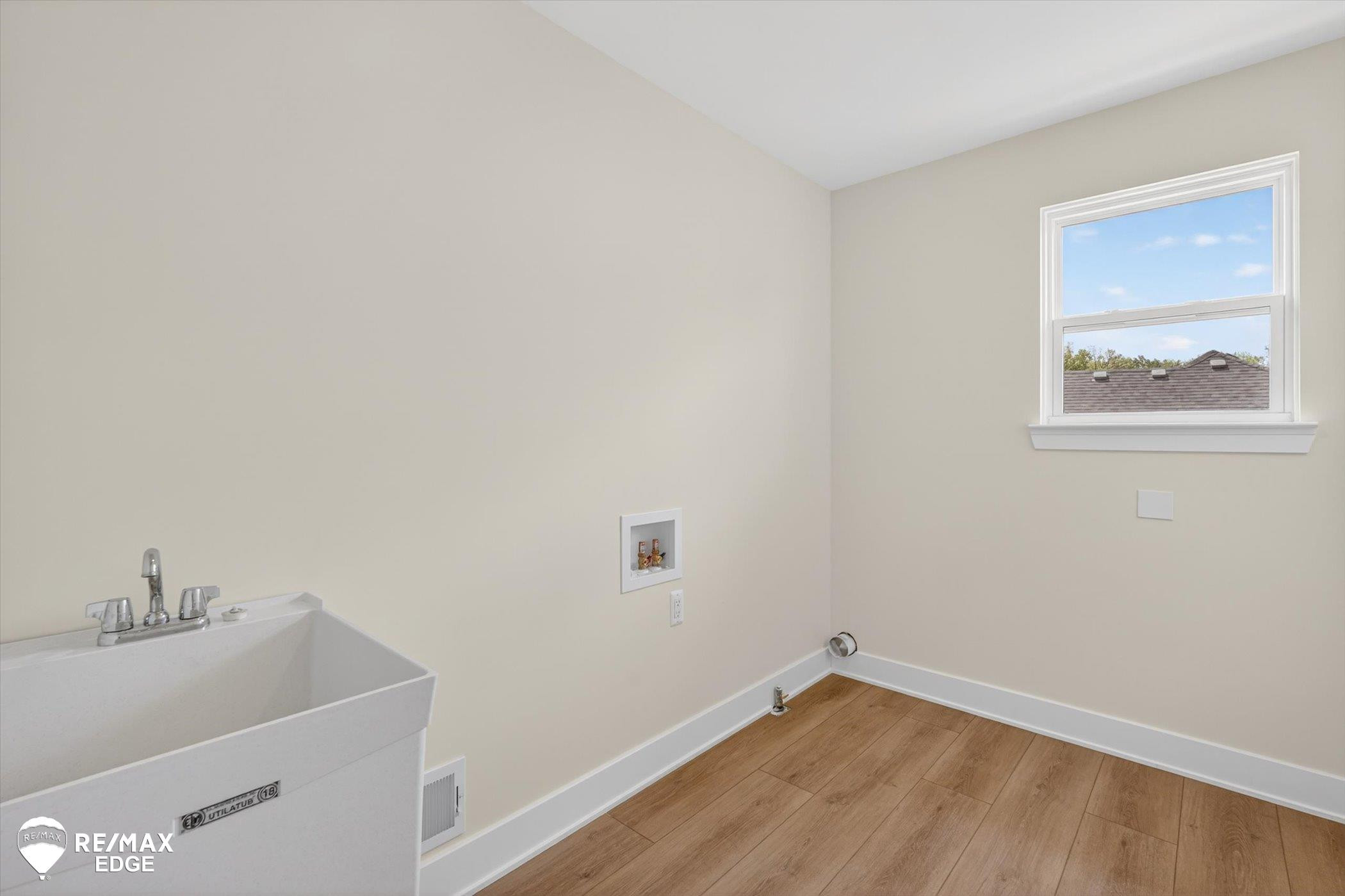 8100 Peninsula Circle, Grand Blanc, MI 48439 — Photo 34
