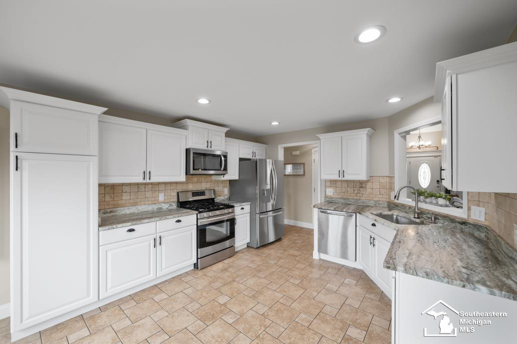 23635 Lori Drive, Flat Rock, MI 48134 — Photo 13