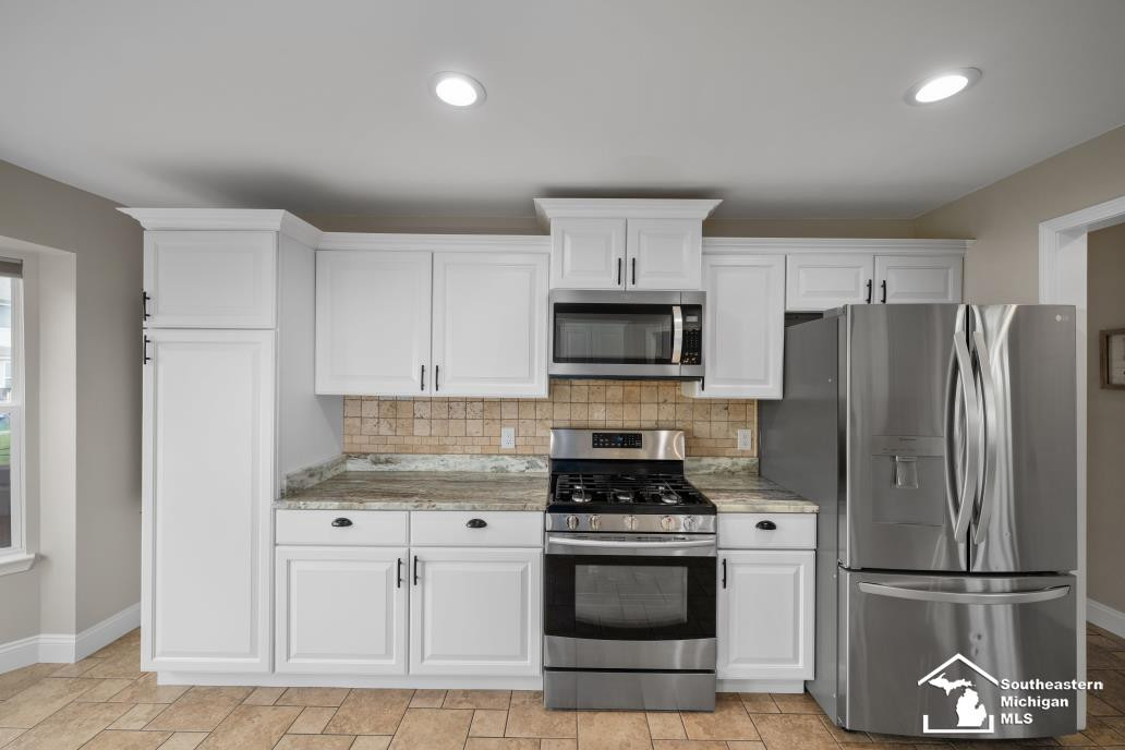 23635 Lori Drive, Flat Rock, MI 48134 — Photo 16