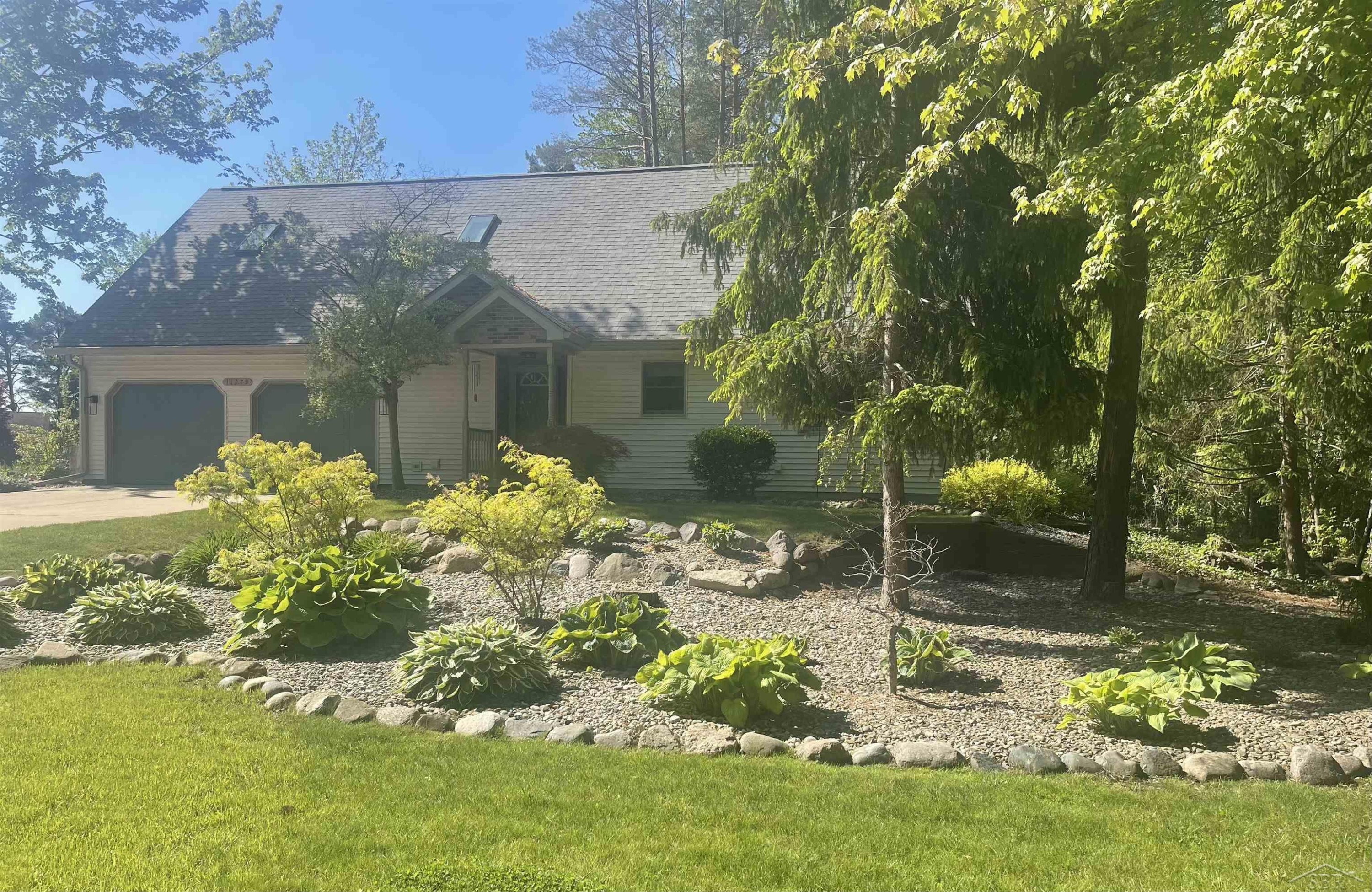 11279 Sarle Road, Freeland, MI 48623 — Photo 2