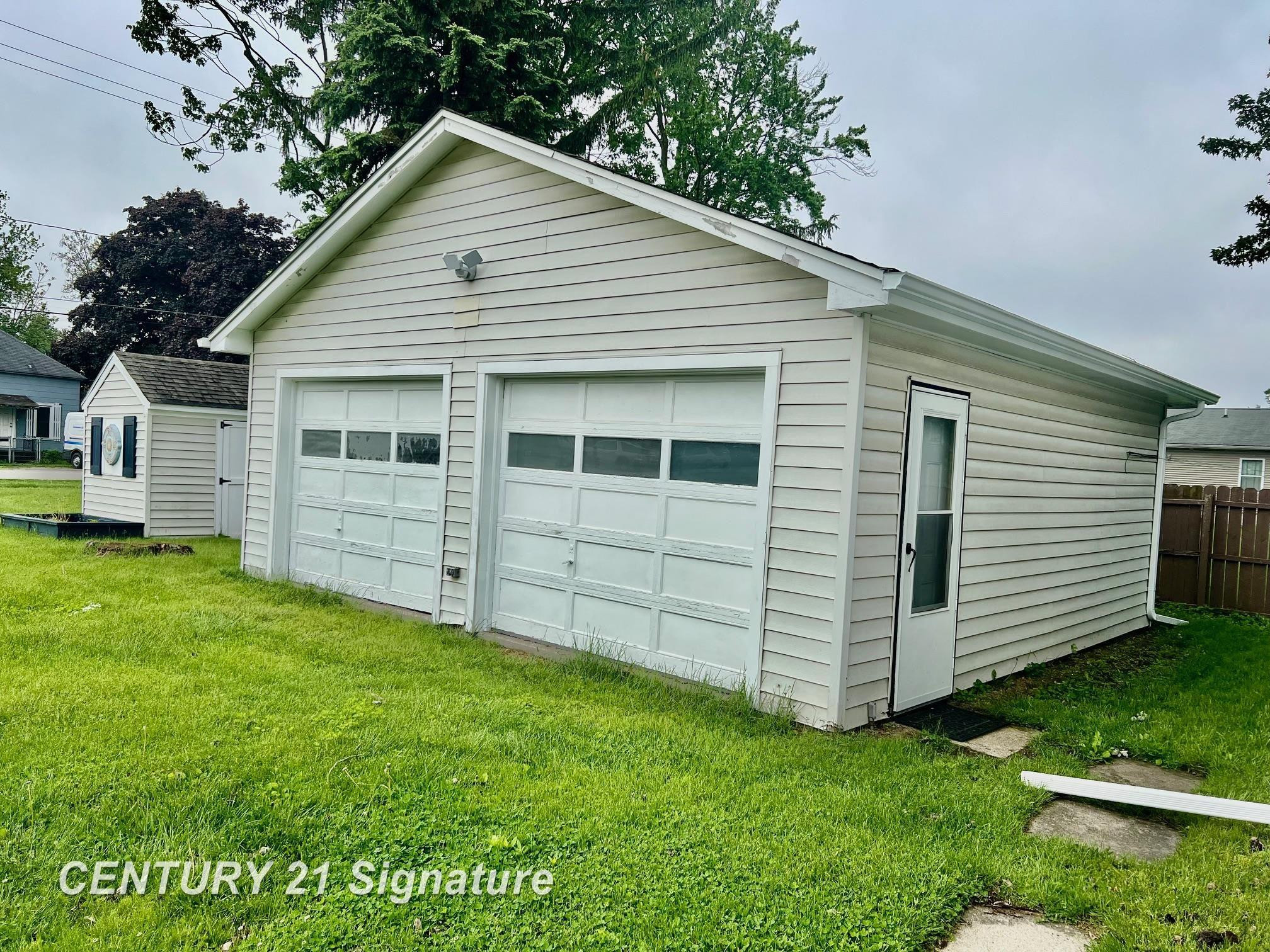 415 Hickory Street, Carrollton, MI 48724 — Photo 3