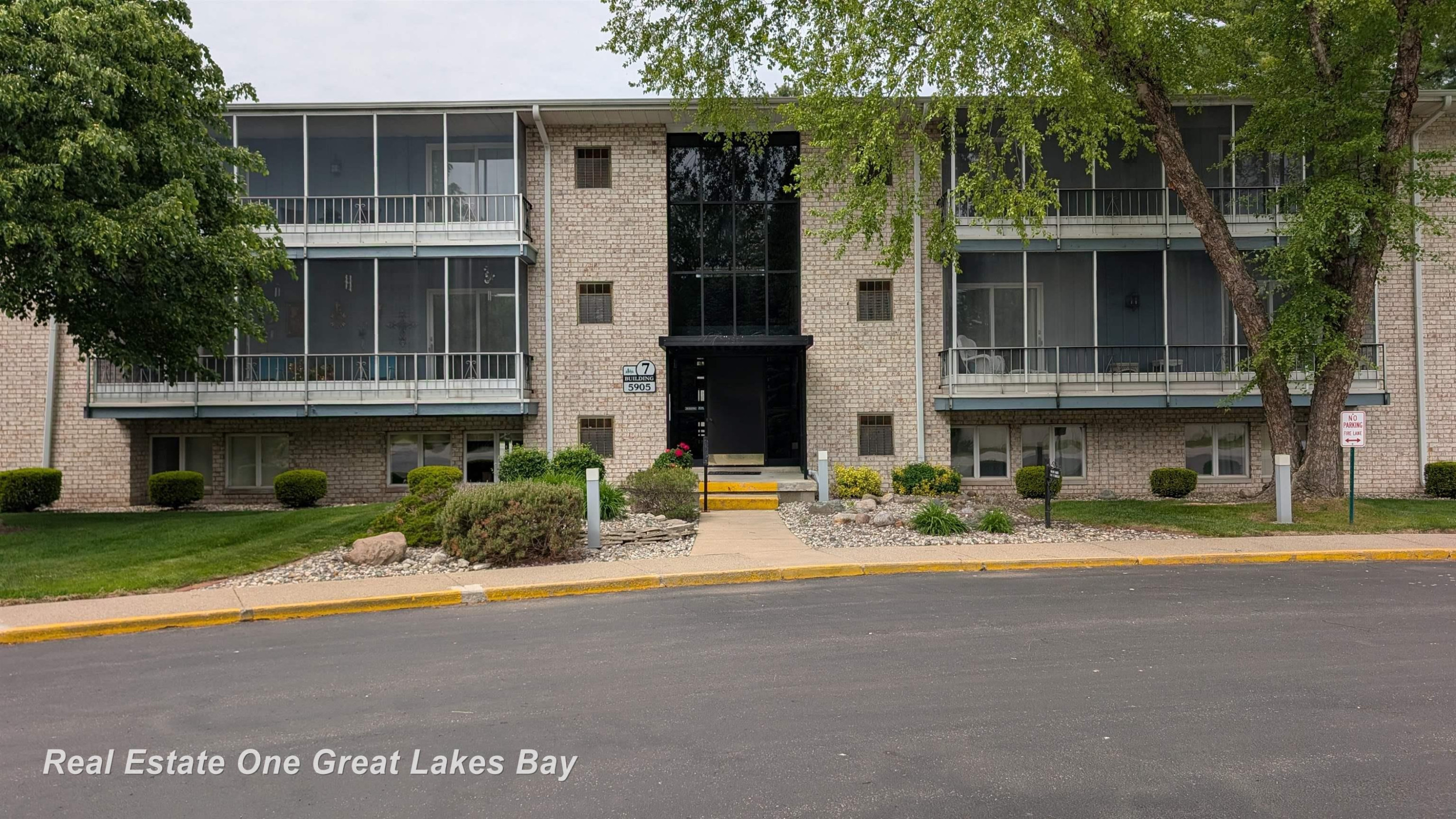 5905 W Michigan Avenue, Unit 79/B-3, Saginaw, MI 48638 — front exterior