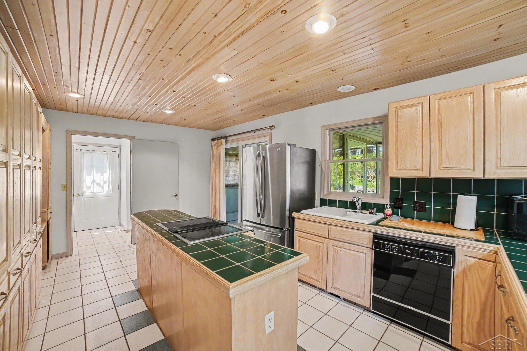 1019 Siesta Drive, Gladwin, MI 48624 — Photo 12