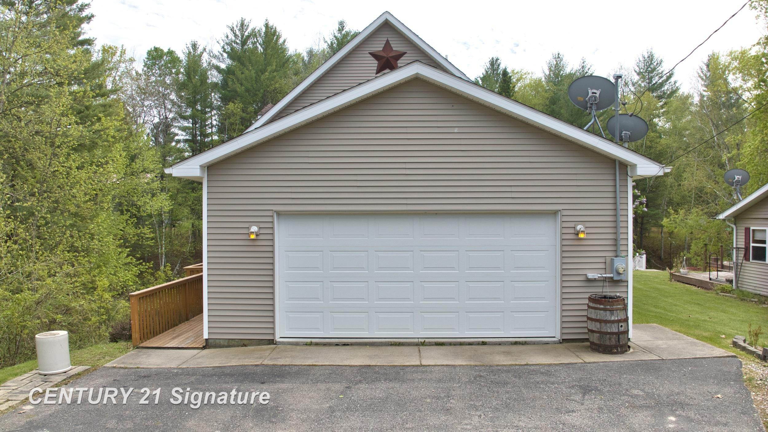 1724 Middle Point Drive, Alger, MI 48610 — Photo 32