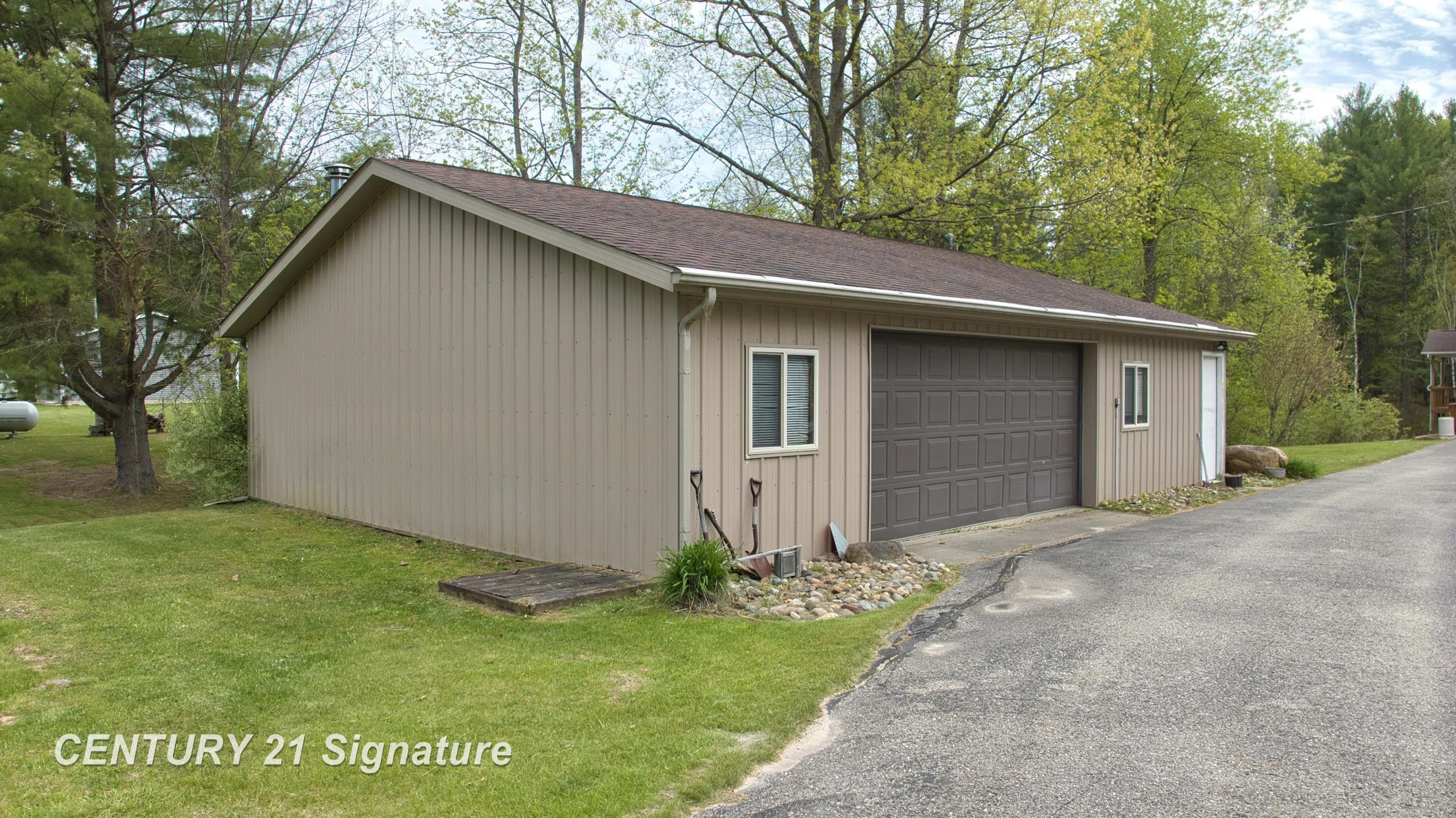 1724 Middle Point Drive, Alger, MI 48610 — Photo 34