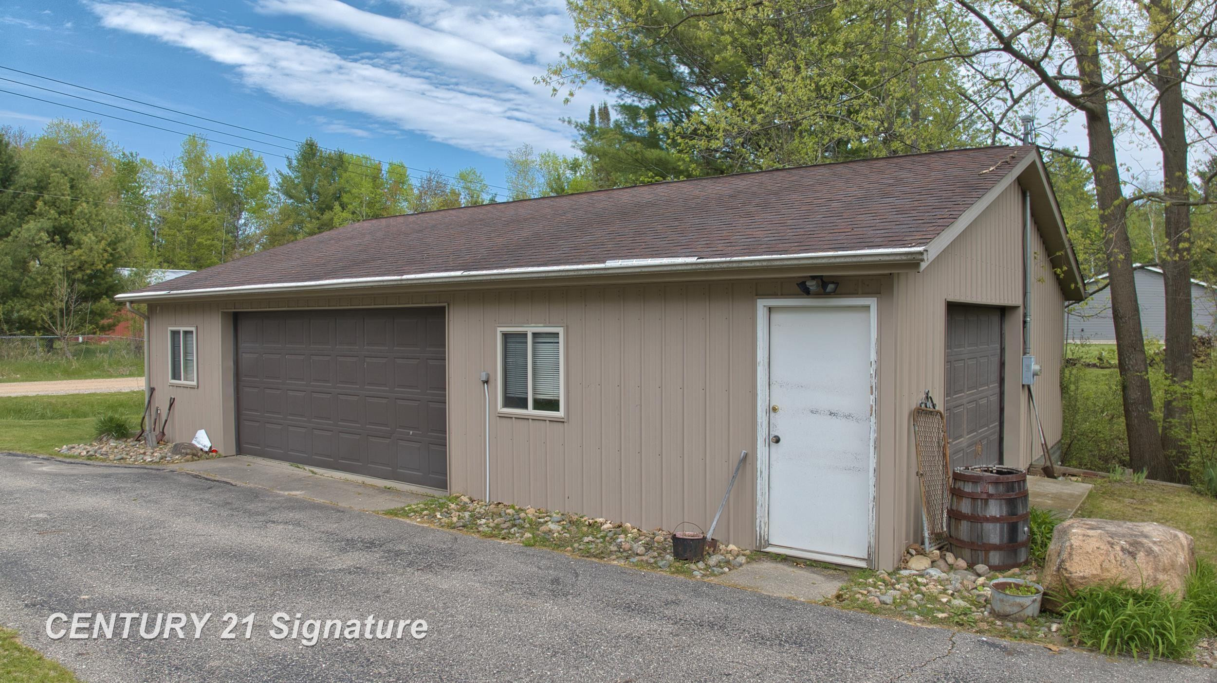 1724 Middle Point Drive, Alger, MI 48610 — Photo 35