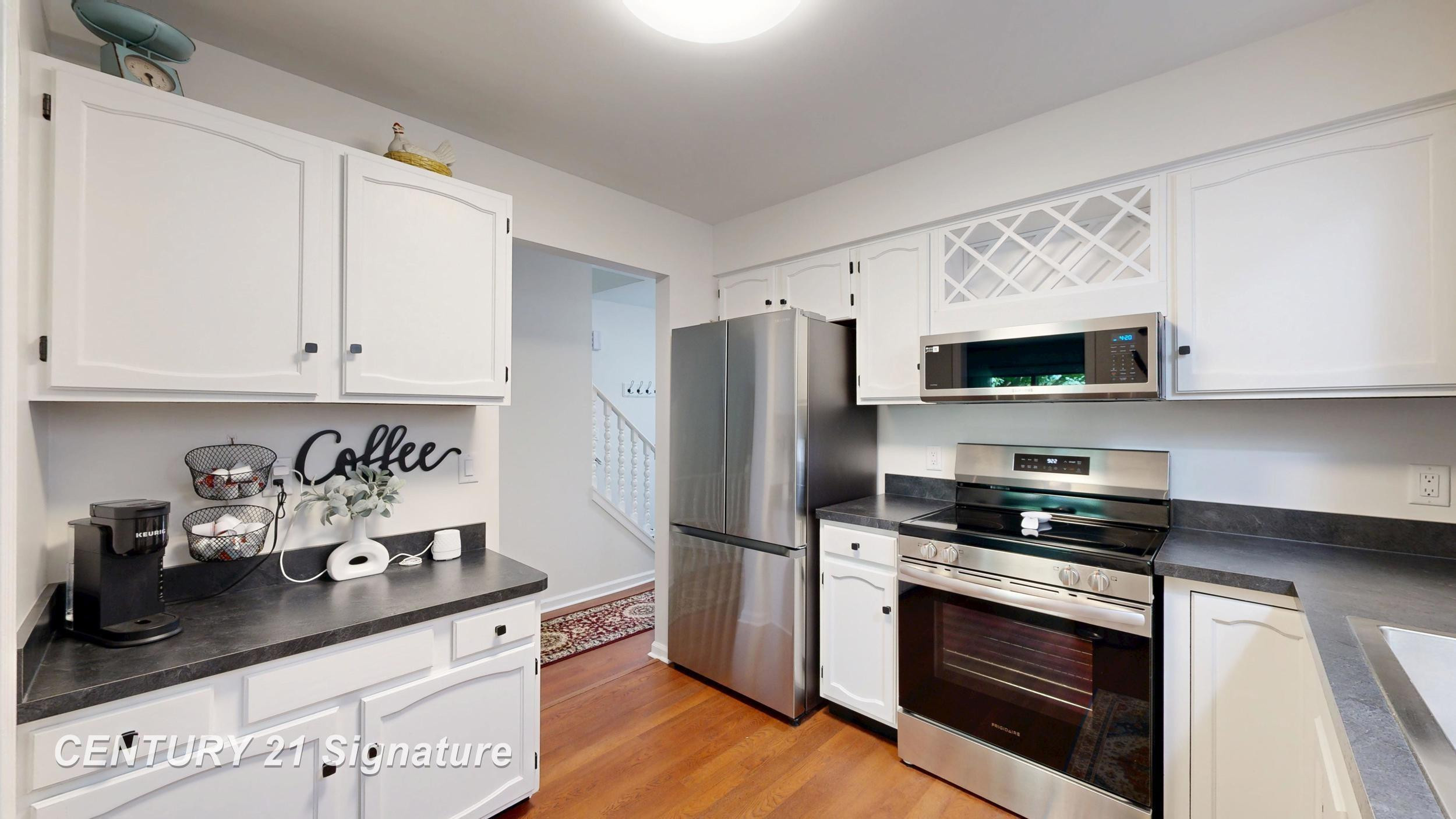 553 Oakbrook Circle, Flushing, MI 48433 — Photo 9