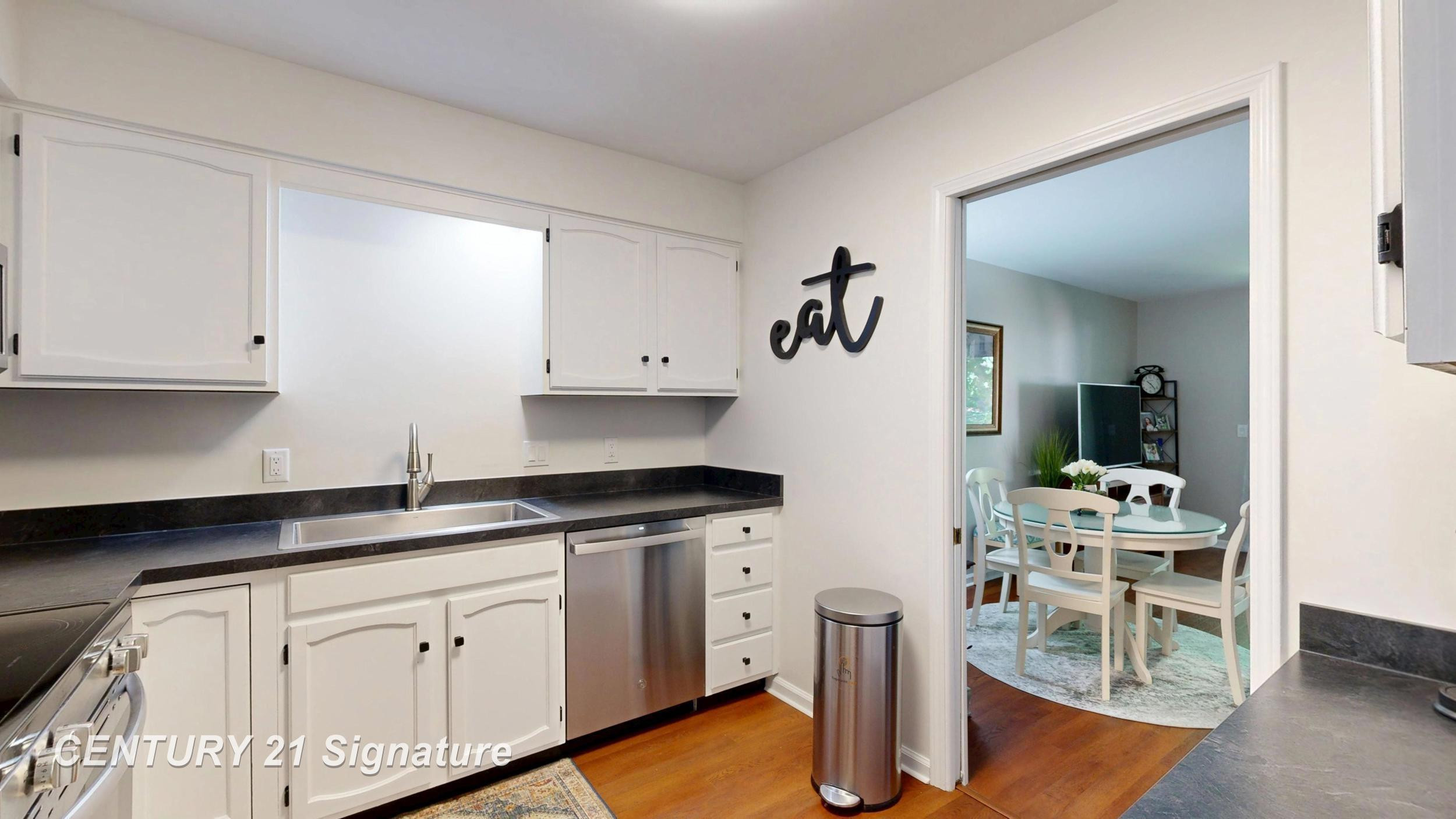 553 Oakbrook Circle, Flushing, MI 48433 — Photo 10