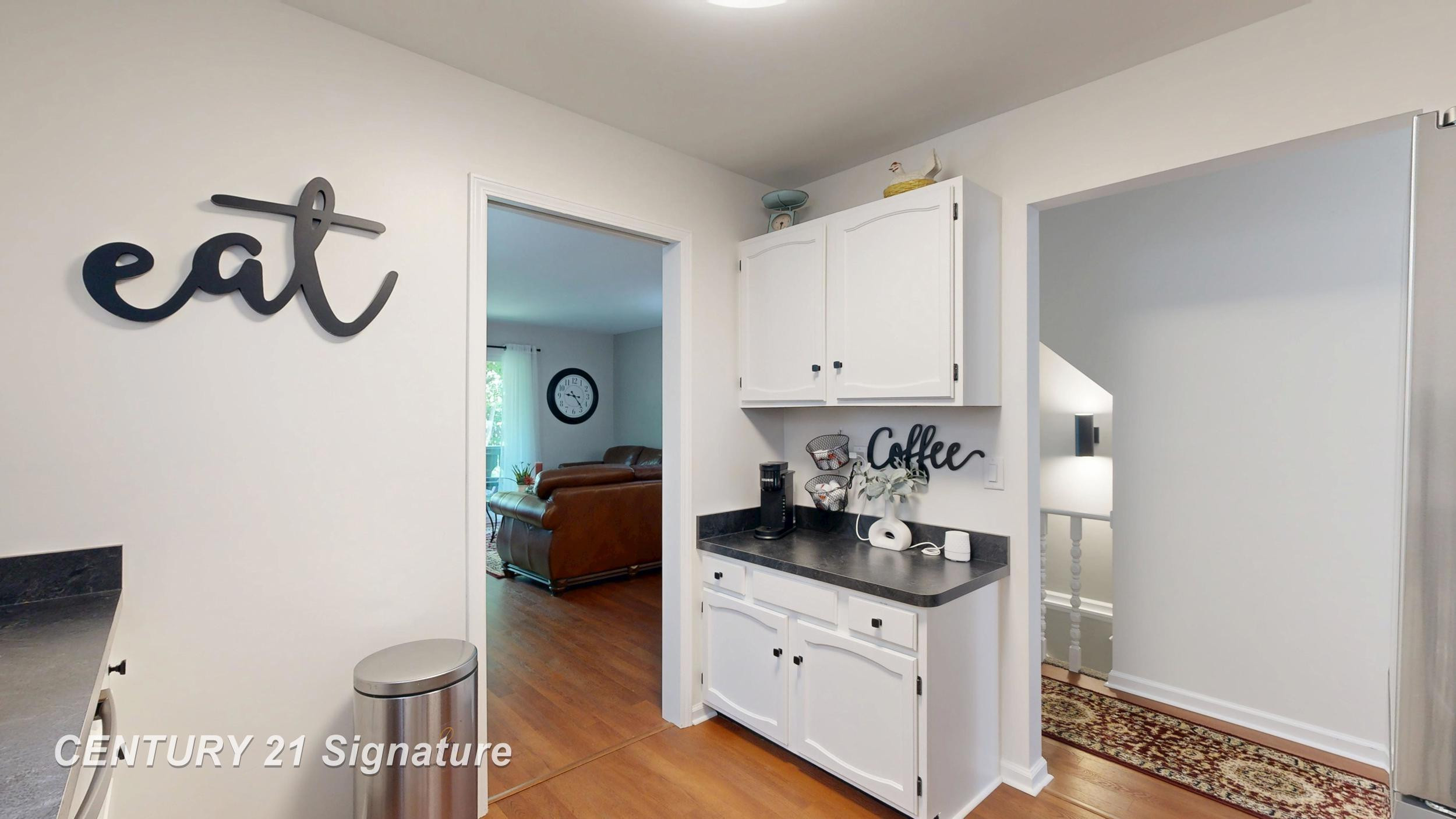 553 Oakbrook Circle, Flushing, MI 48433 — Photo 11