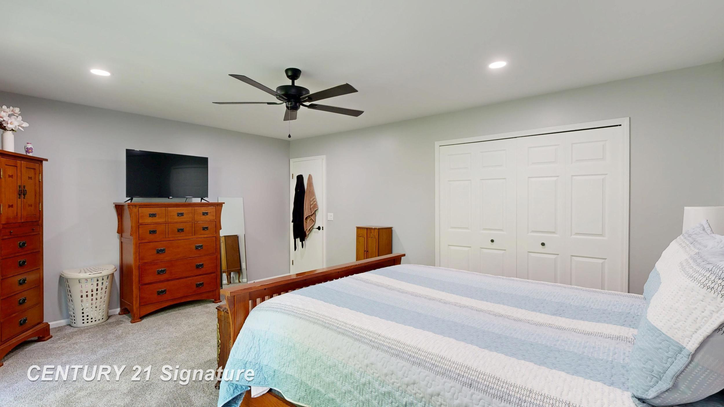 553 Oakbrook Circle, Flushing, MI 48433 — Photo 16
