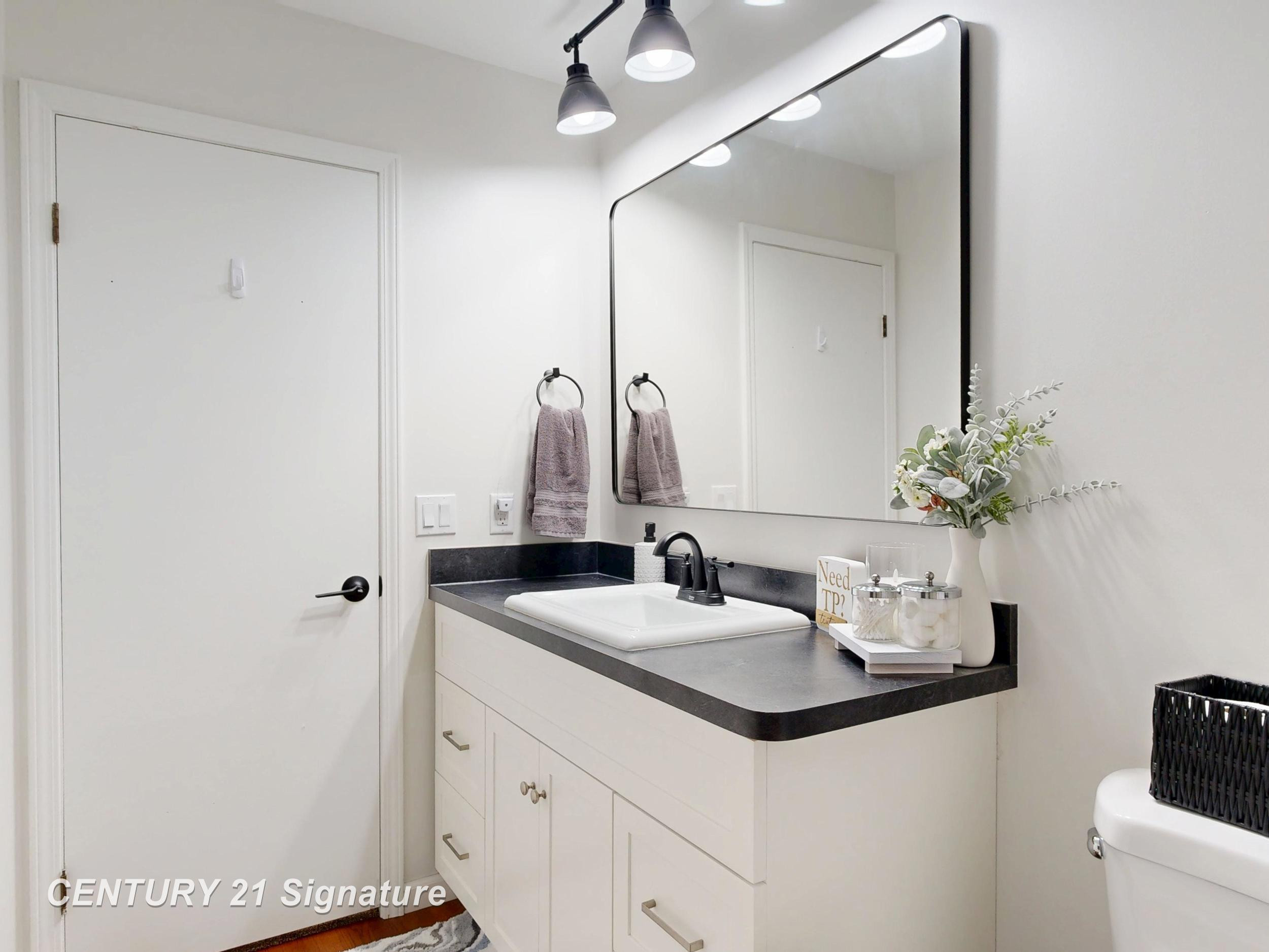 553 Oakbrook Circle, Flushing, MI 48433 — Photo 17