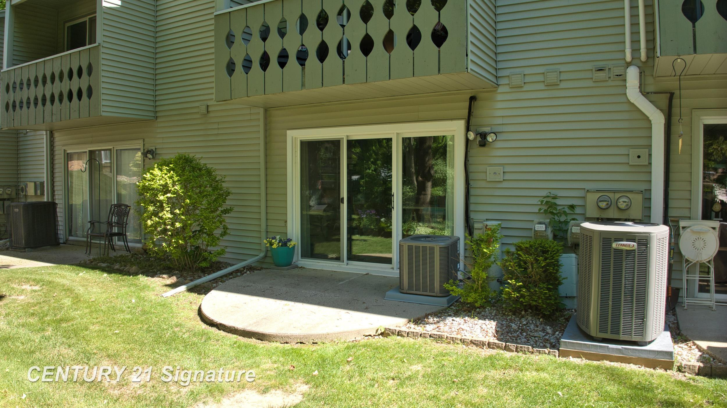 553 Oakbrook Circle, Flushing, MI 48433 — Photo 34