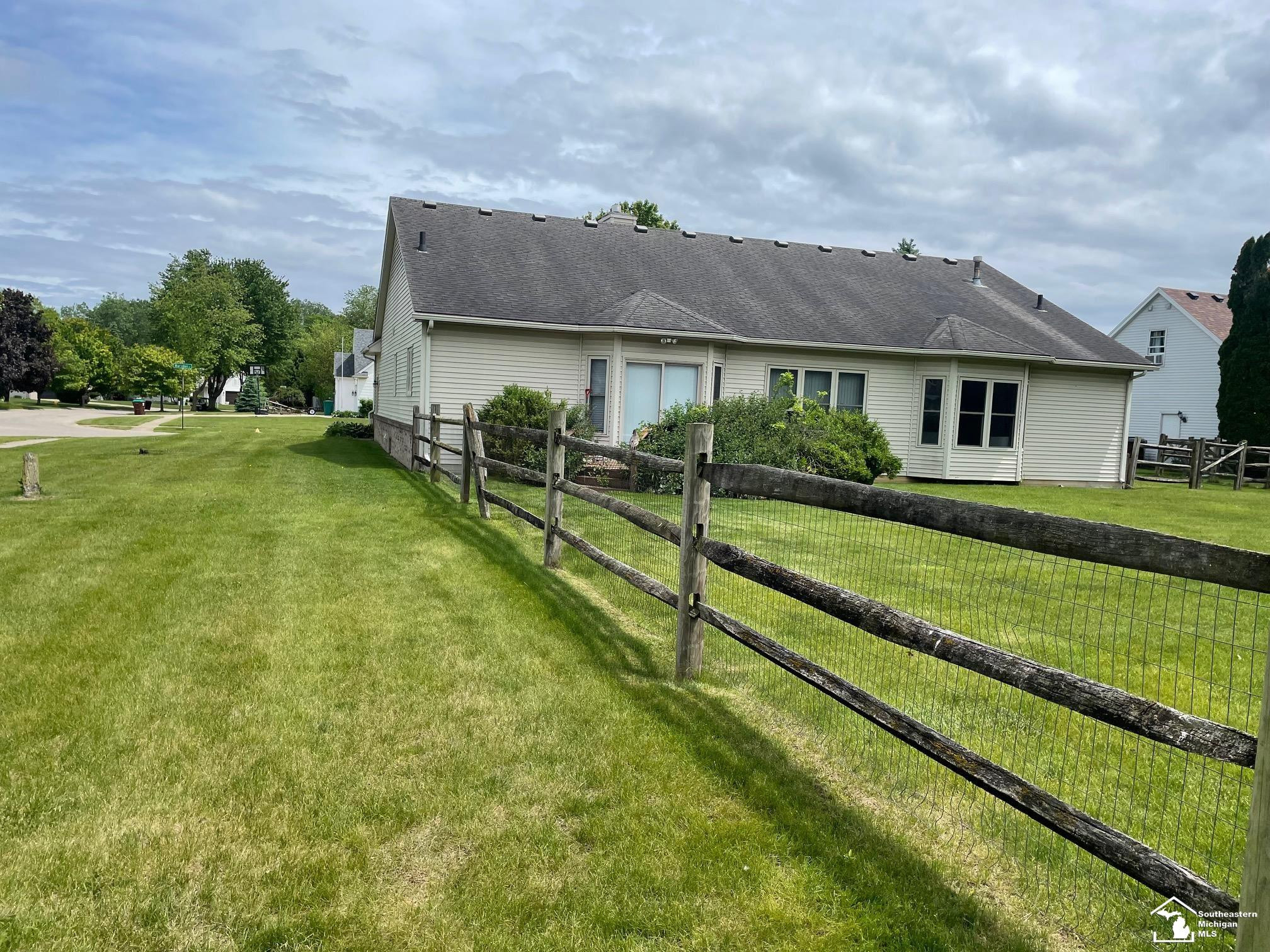 6755 Marzden Drive, Lambertville, MI 48144 — Photo 4