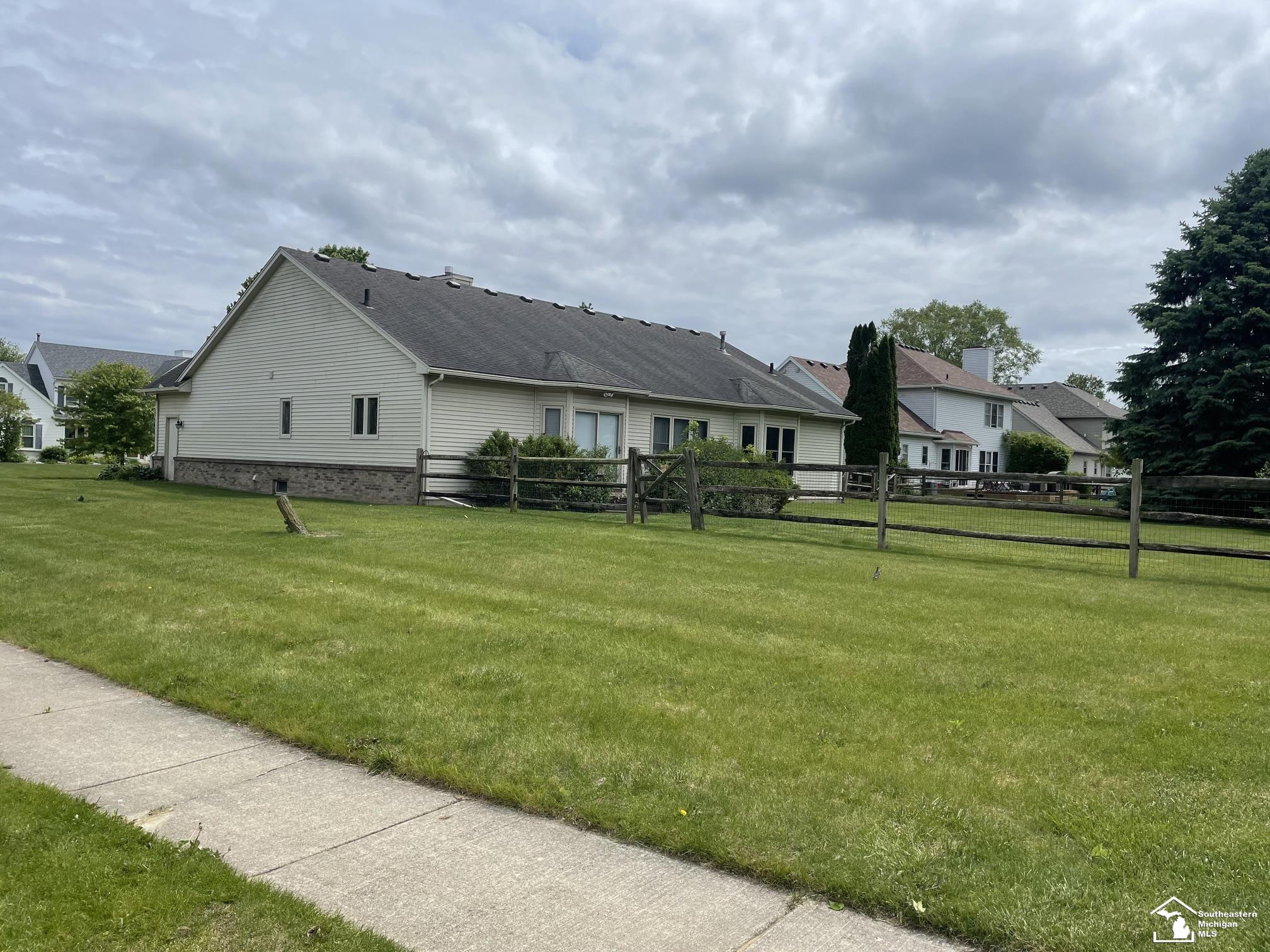 6755 Marzden Drive, Lambertville, MI 48144 — Photo 5