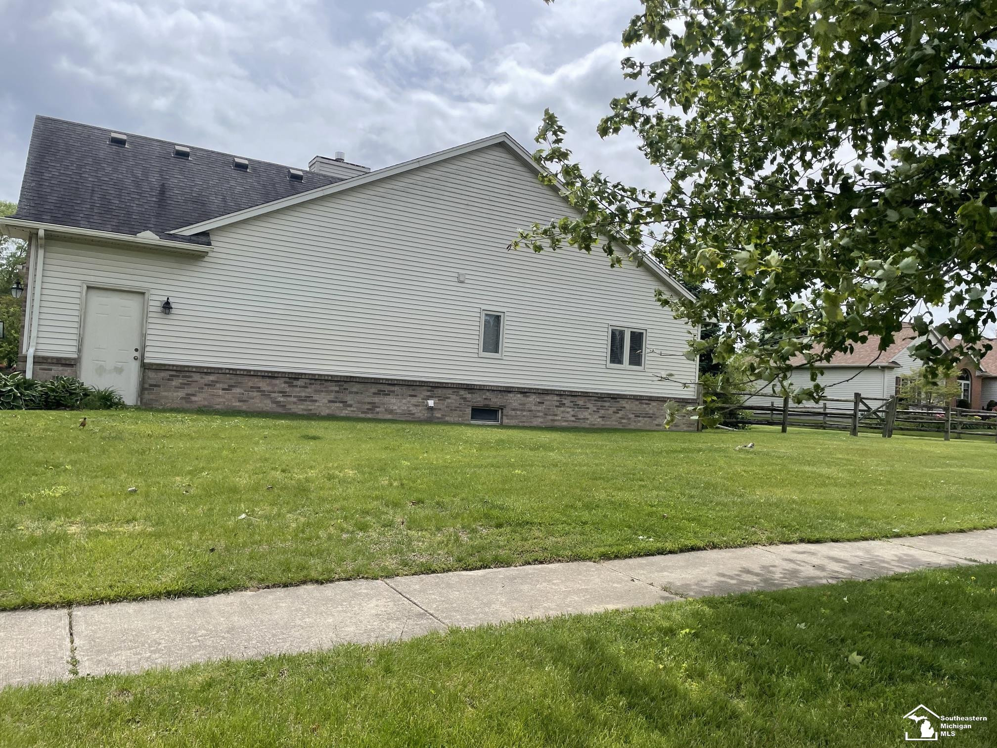 6755 Marzden Drive, Lambertville, MI 48144 — Photo 6