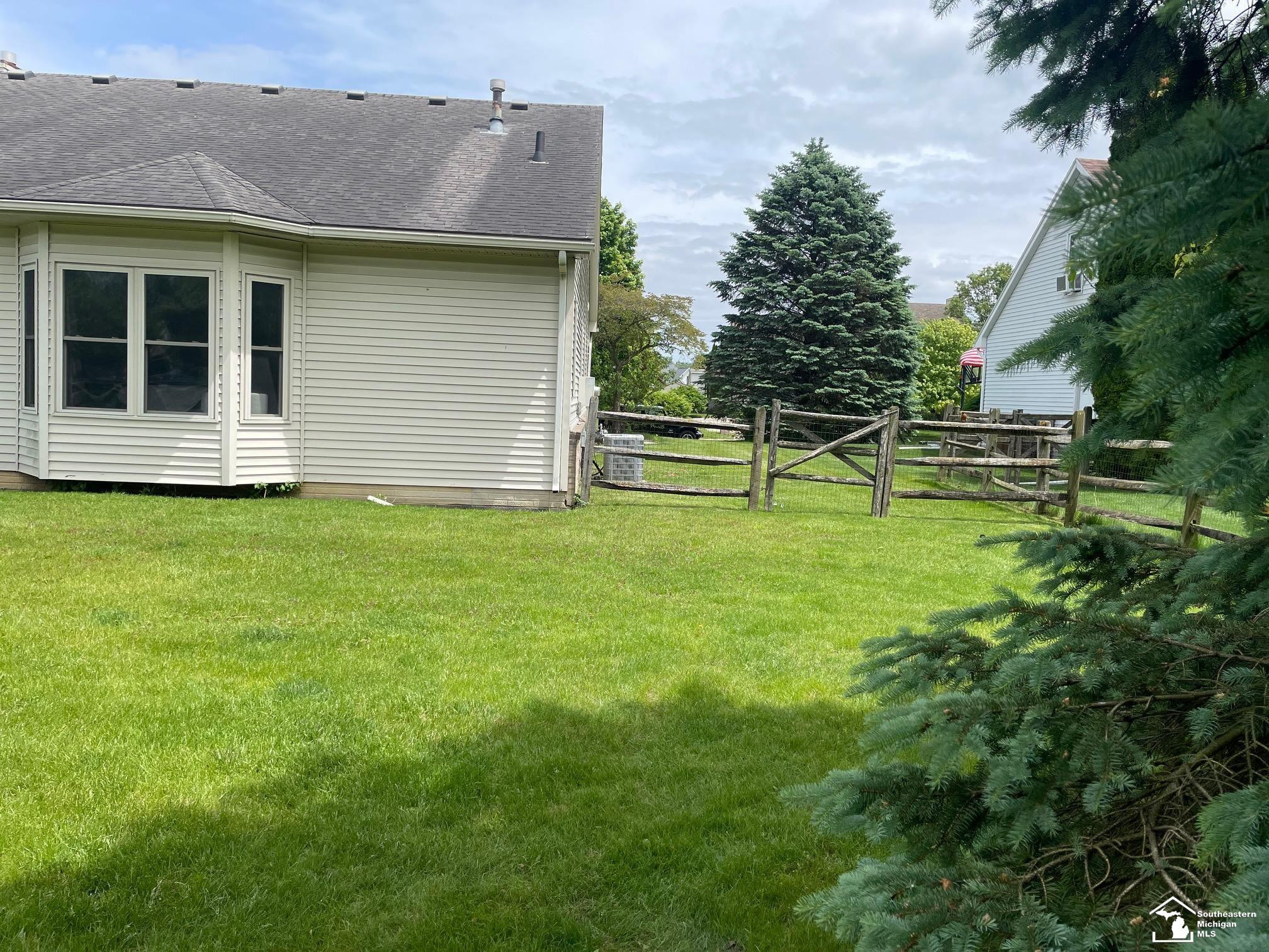 6755 Marzden Drive, Lambertville, MI 48144 — Photo 9
