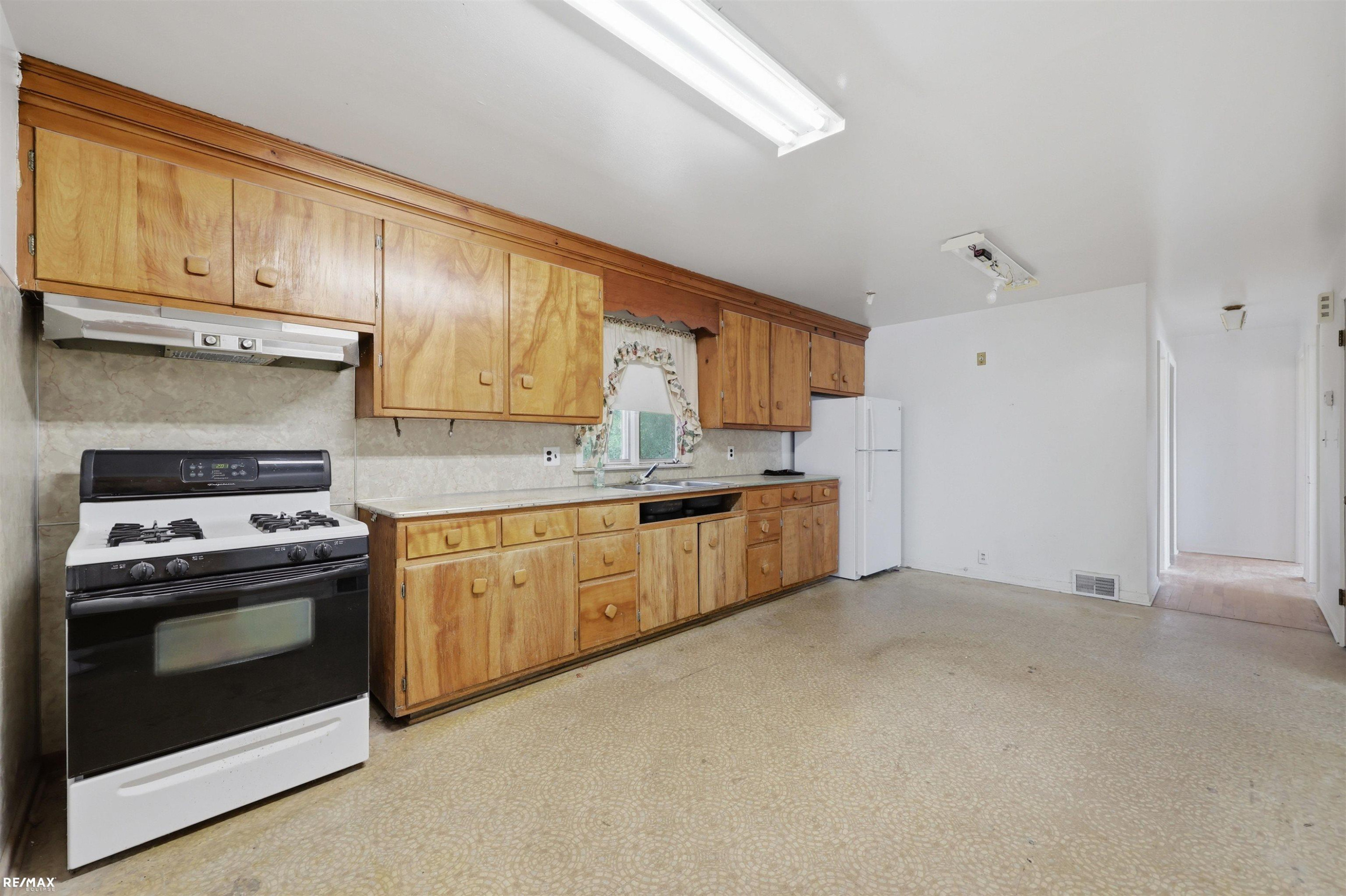52647 Brentwood Drive, Shelby Twp, MI 48316 — Photo 5