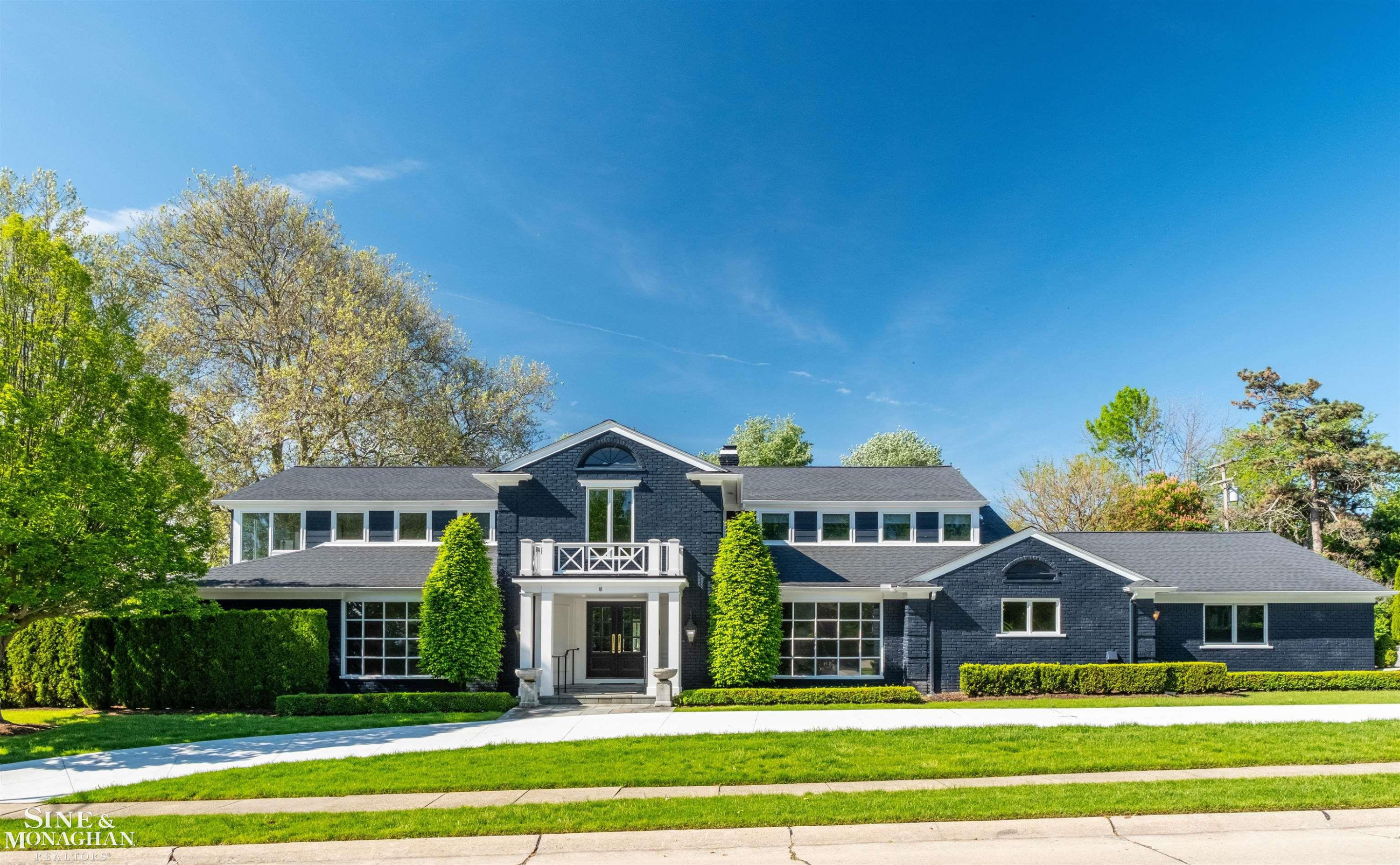 89 Lake Shore Road, Grosse Pointe Farms, MI 48236
