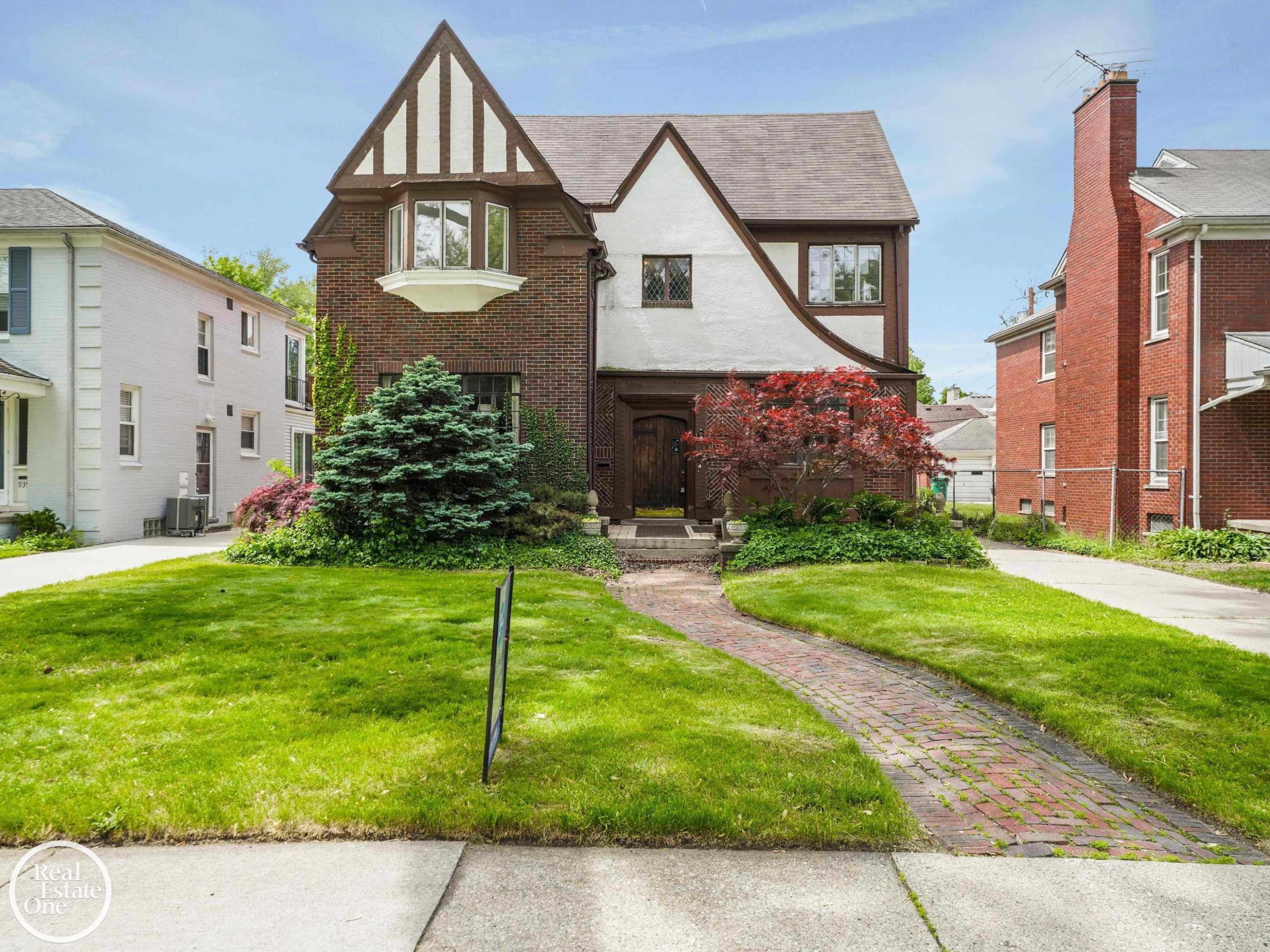 943 Harcourt Road, Grosse Pointe, MI 48230 — Photo 2