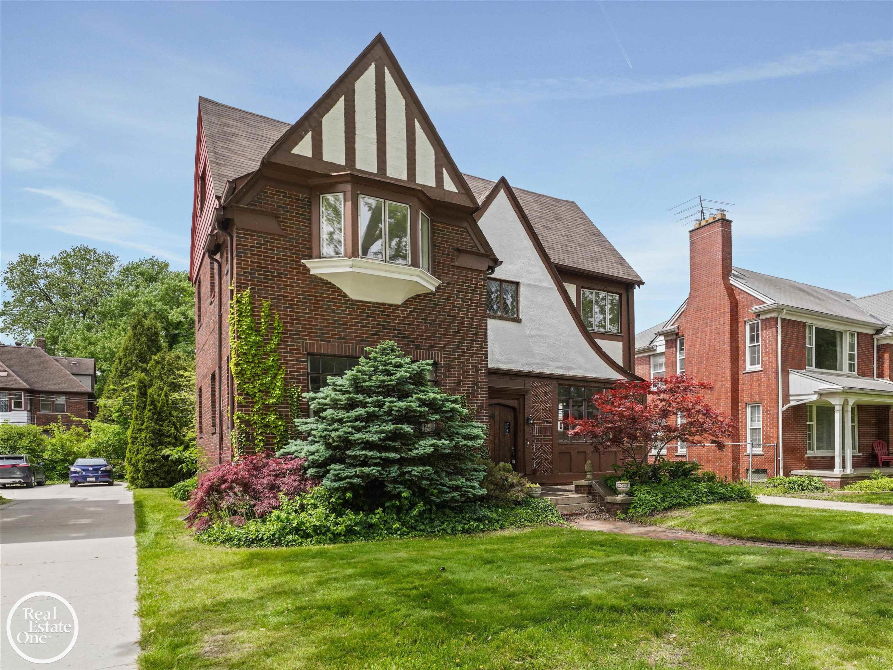 943 Harcourt Road, Grosse Pointe, MI 48230 — Photo 3