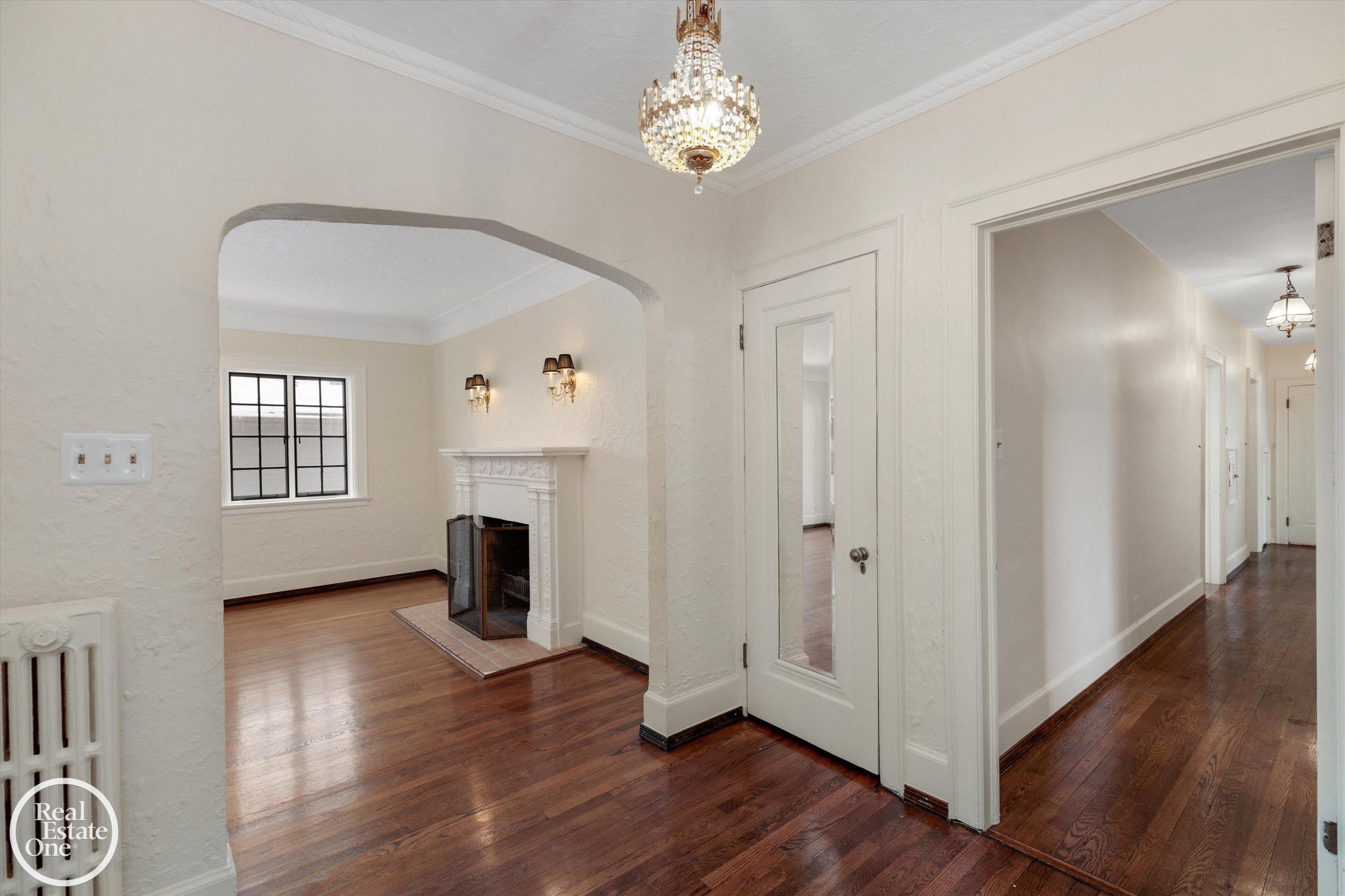943 Harcourt Road, Grosse Pointe, MI 48230 — Photo 5
