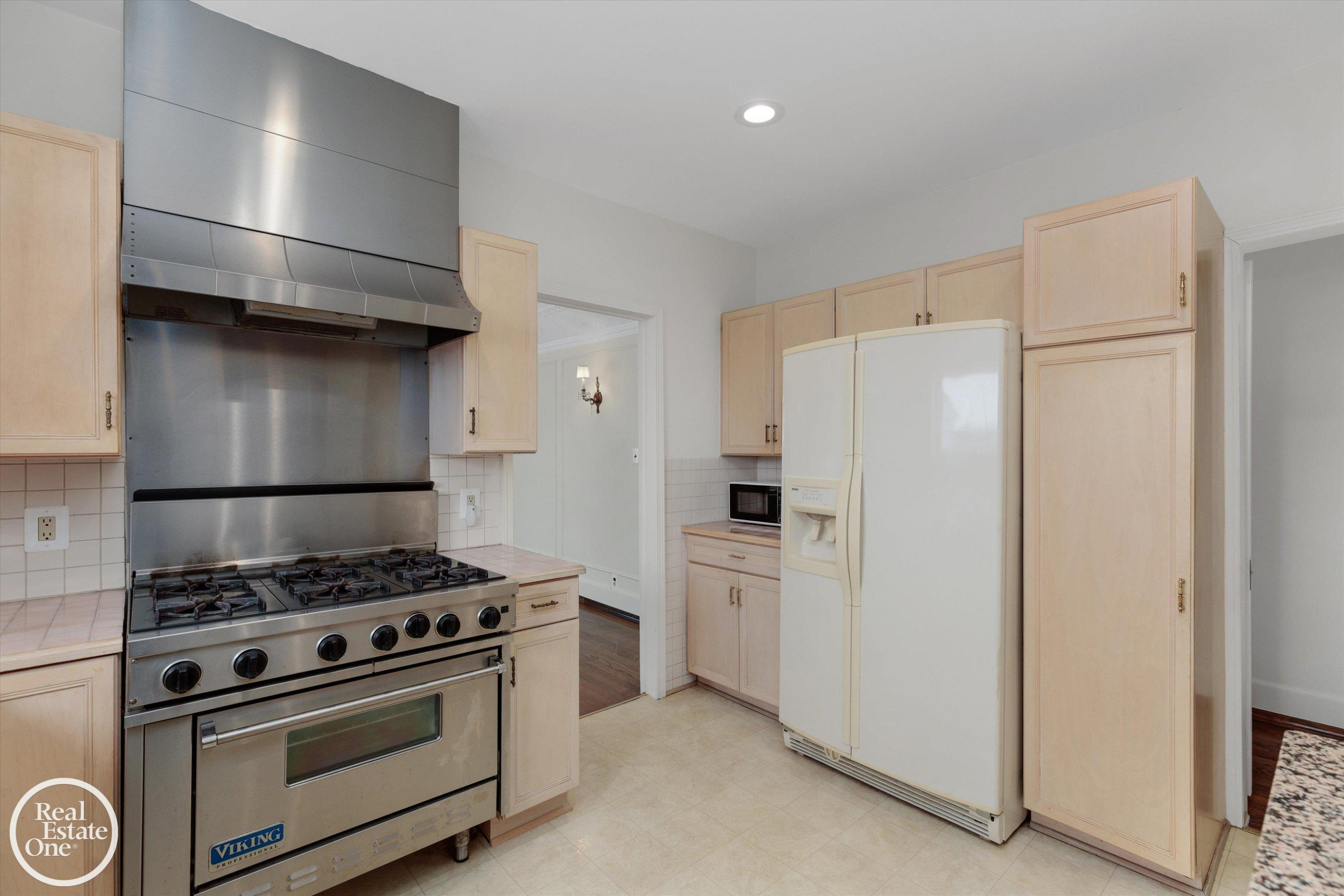 943 Harcourt Road, Grosse Pointe, MI 48230 — Photo 13
