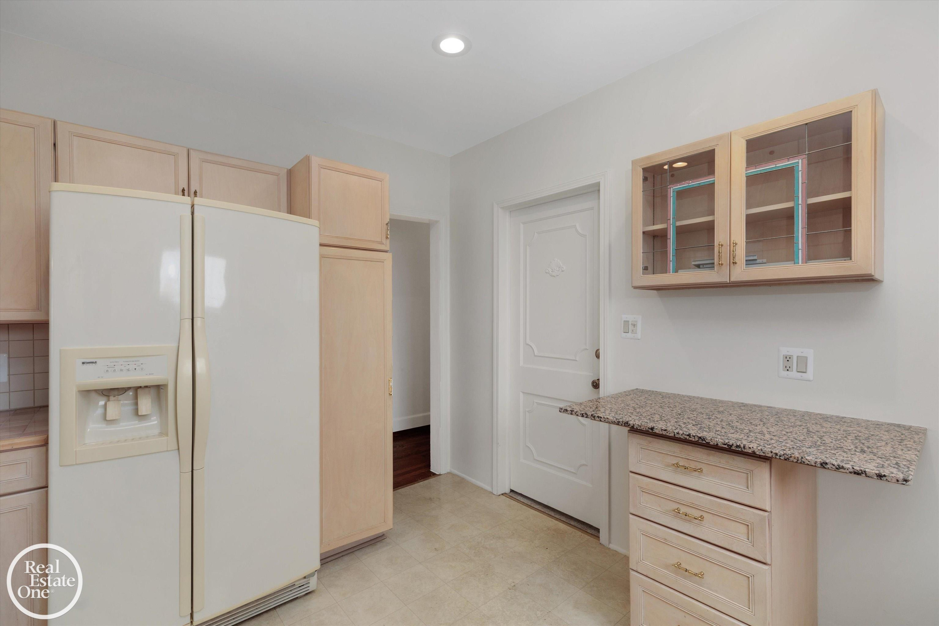 943 Harcourt Road, Grosse Pointe, MI 48230 — Photo 14